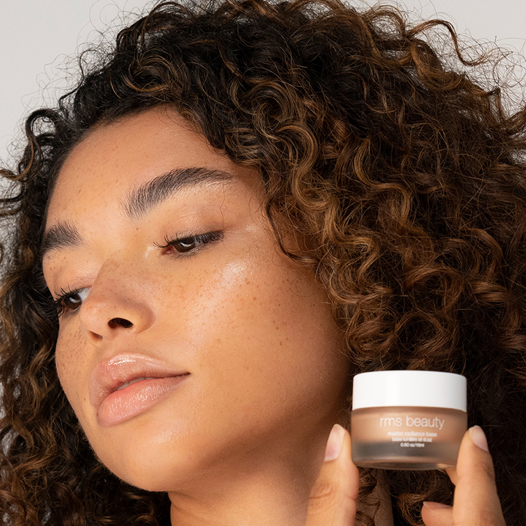 Master Radiance Base - Hydrating & Brightening Face Primer for Flawless Makeup | Perfect for Daily Wear & Special Occasions