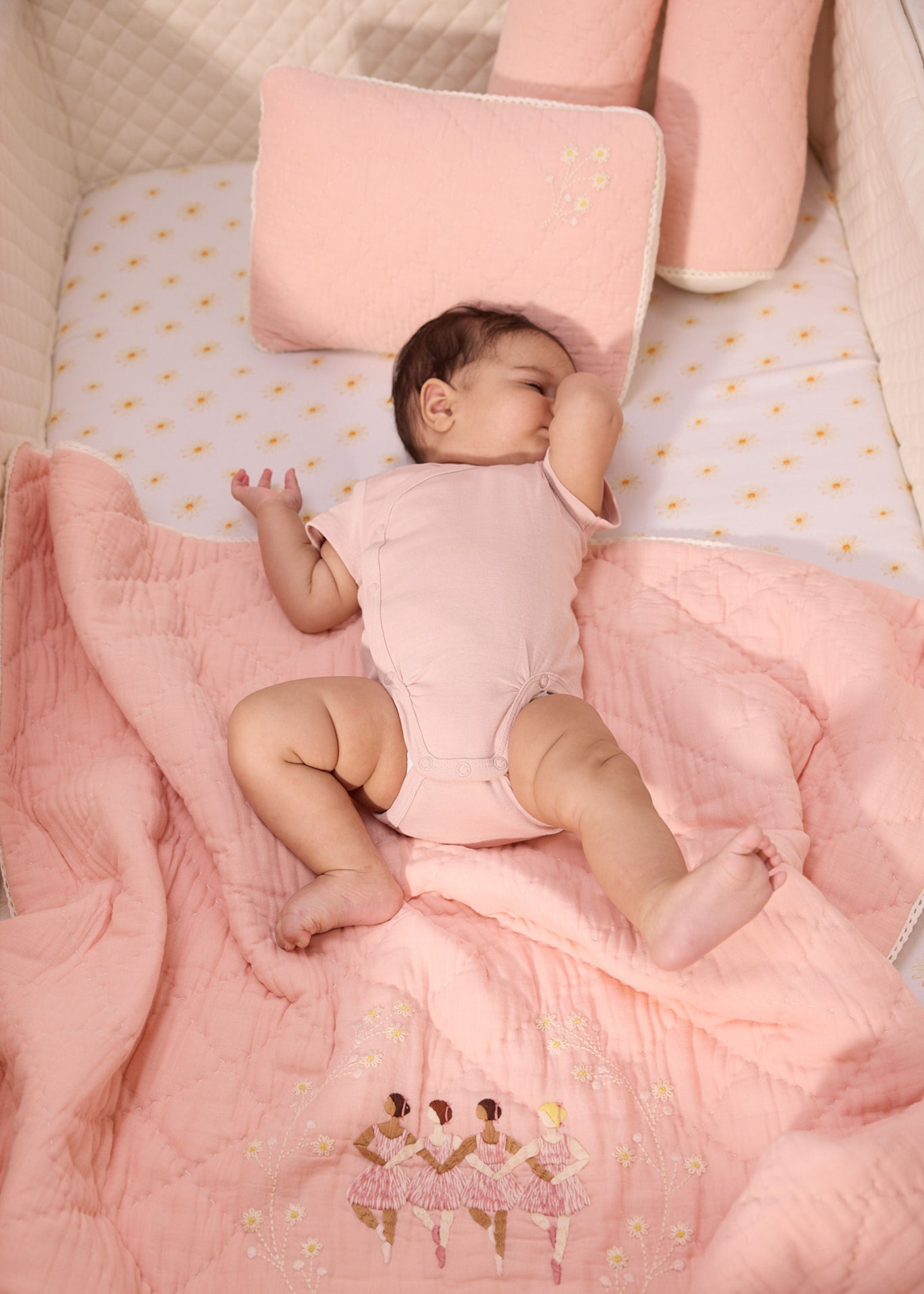 Arabesque Dreams Complete Cot Bedding Set with Soft Bumper - Premium Nursery Crib Bedding for Baby Boys & Girls - Perfect for Newborns, Infants & Toddlers - Ideal for Nurseries, Daycares & Gift Giving