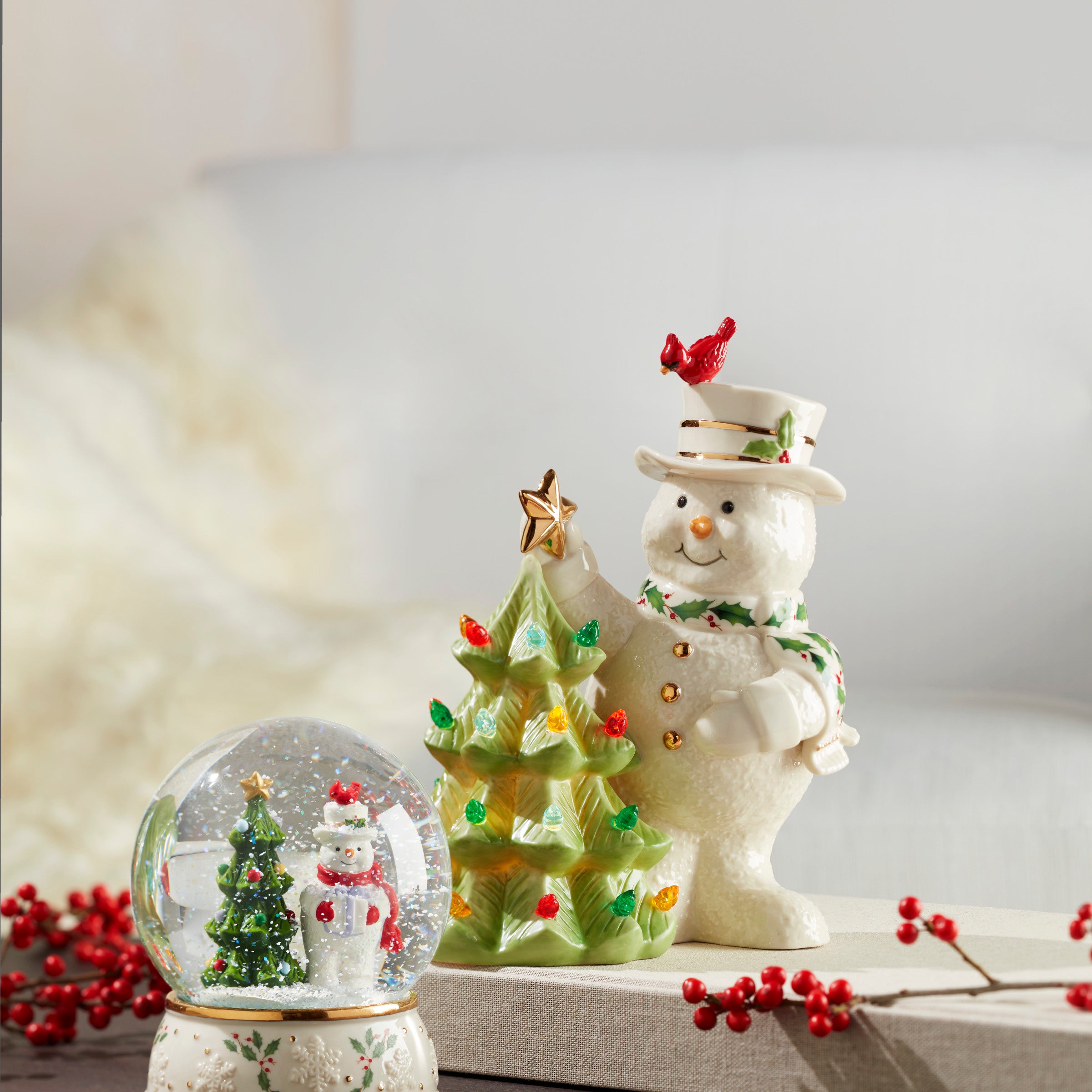 Happy Holly Days Snow Globe - Christmas Holiday Decoration with Festive Scene - Perfect for Home Decor, Gift Giving & Holiday Cheer
