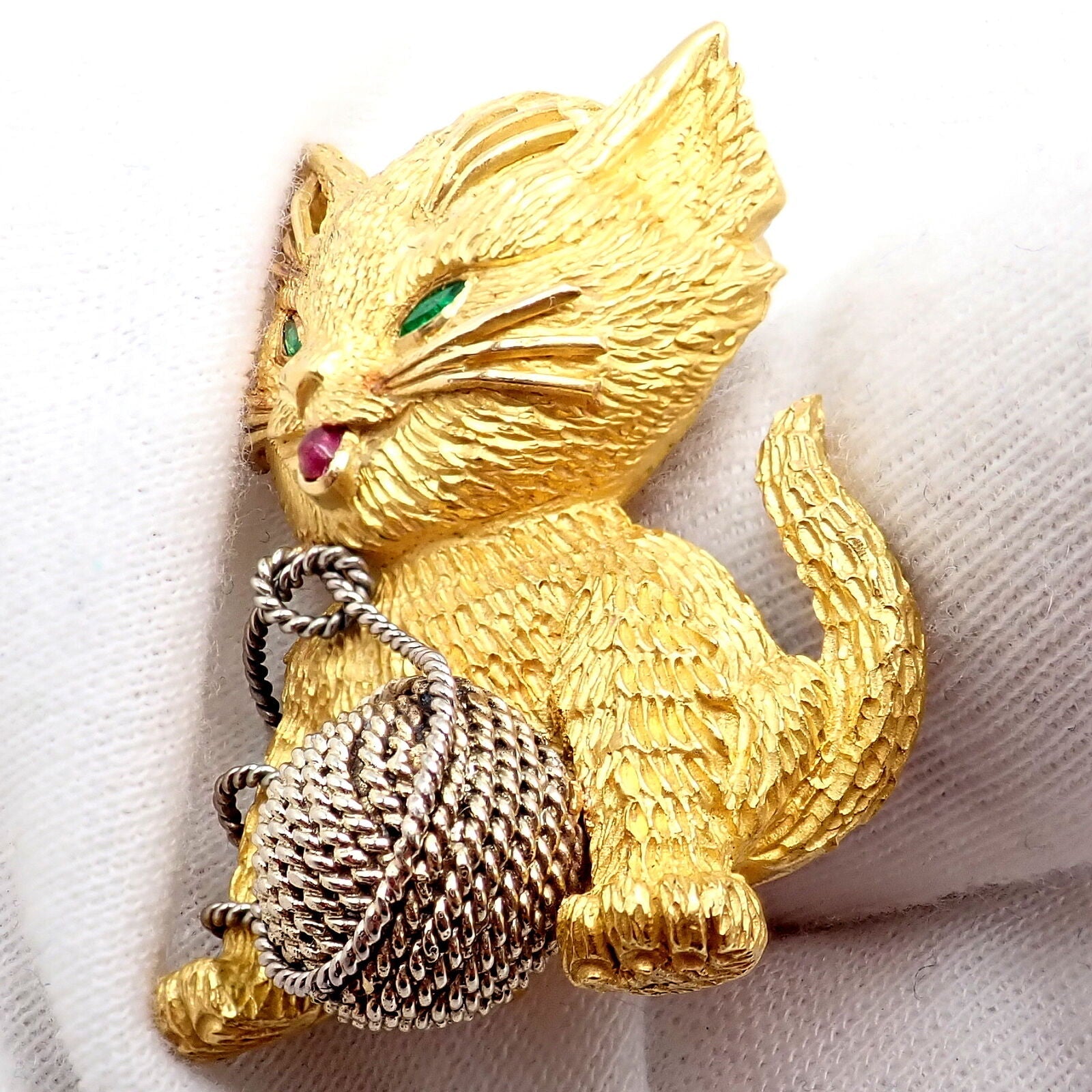 Vintage Tiffany & Co. France 20k Yellow Gold Ruby Emerald Cat Brooch Pin - Elegant Collectible Jewelry for Special Occasions & Gift Giving