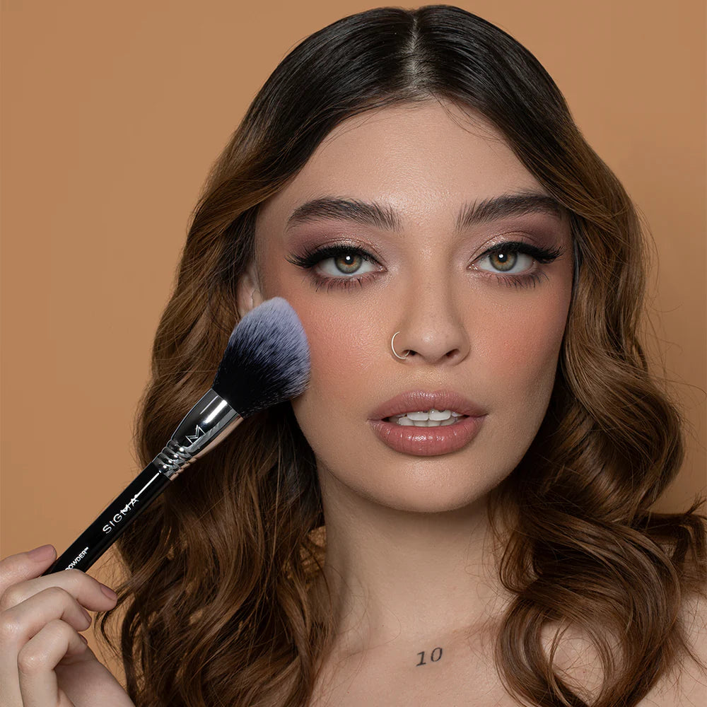 Sigma Beauty F24 All Over Powder Brush - Professional Makeup Brush for Flawless Face Powder Application | Perfect for Everyday Makeup & On-The-Go Touch Ups