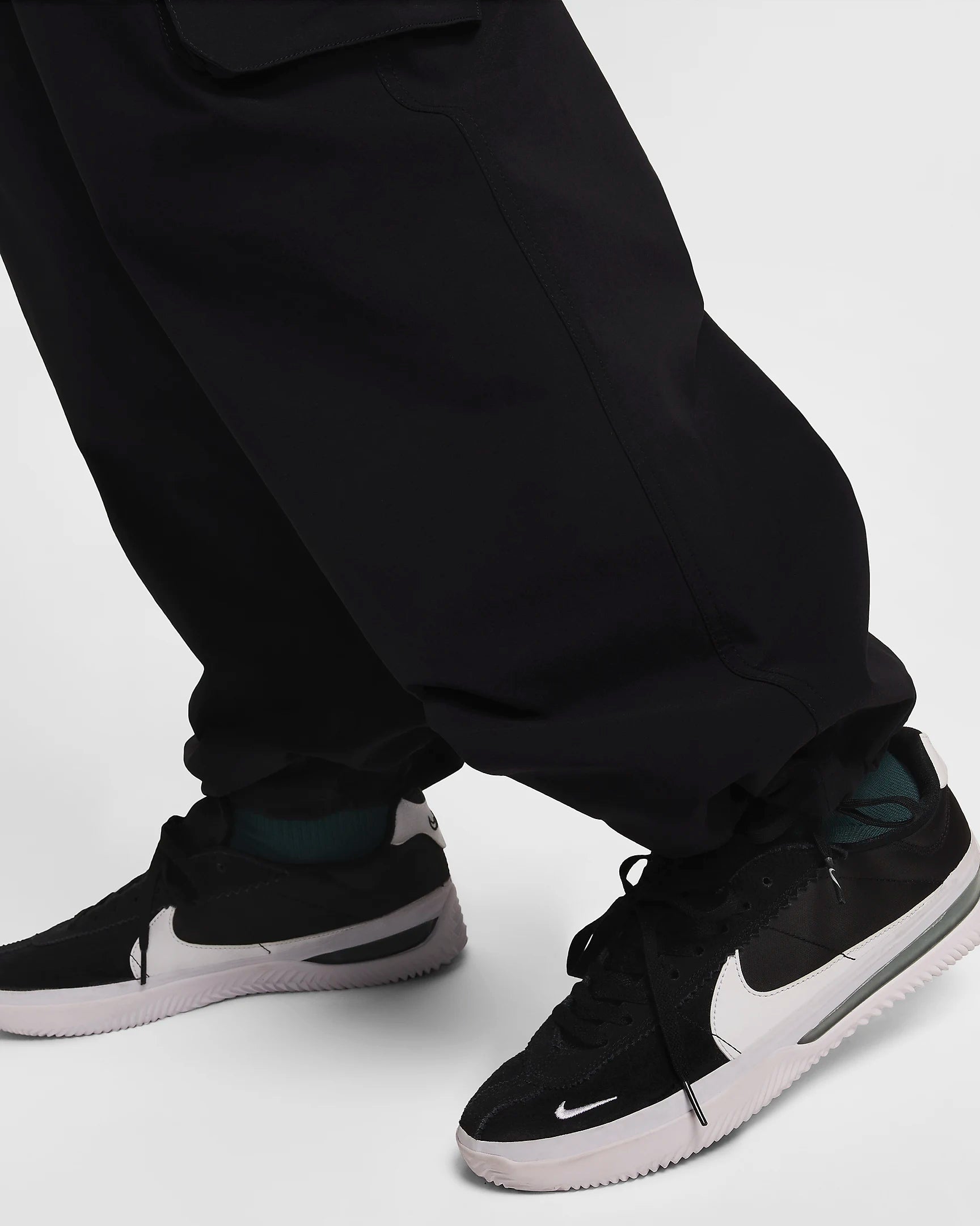Nike SB Kearny Lightweight Cargo Pants for Men - Black | Durable & Comfortable Skateboarding Pants for Streetwear & Casual Wear