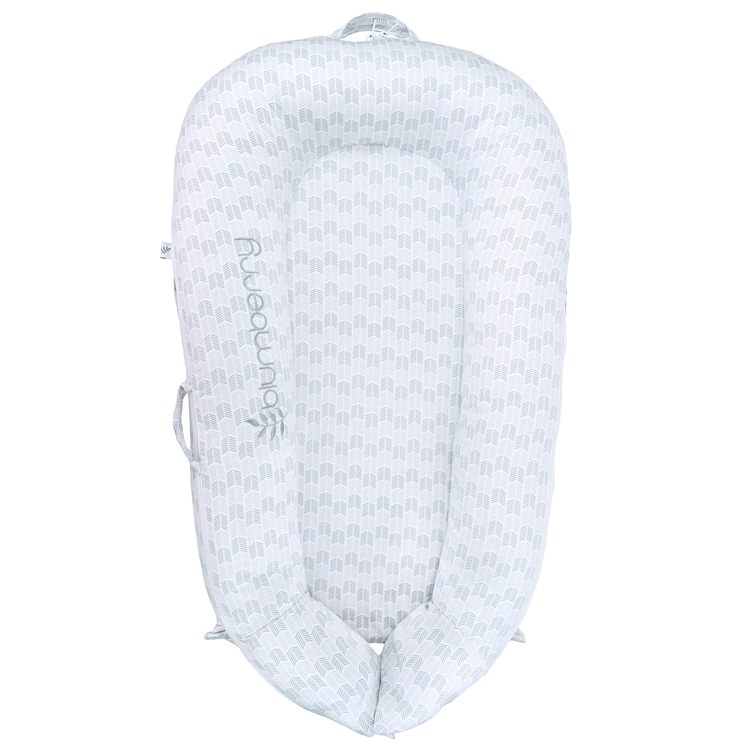BLUMBERRY Baby Lounger Cuddle Nest - Portable Bassinet & Travel Bed for Newborns 0-8 Months | Co-Sleeping Crib with Removable Washable Cover & Travel Bag | White & Gray Herringbone Design | Perfect for Nursery, Travel & Co-Sleeping