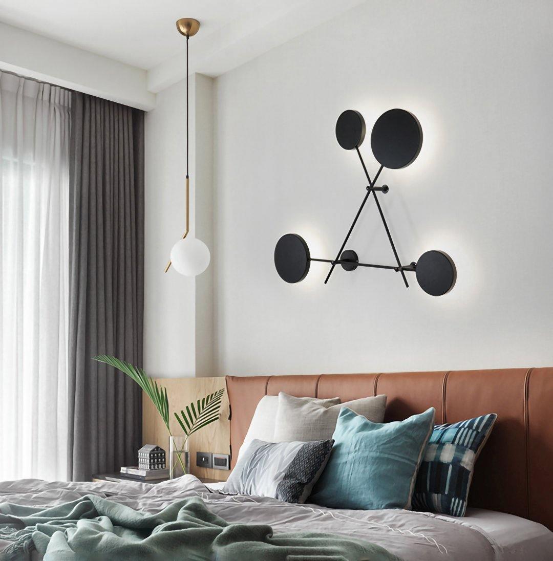 Lride Modern Wall Lamp - Sleek LED Sconce Lighting for Bedroom, Living Room & Hallway - Energy Efficient Indoor Wall Light Fixture (Black) - Perfect for Ambient, Accent & Decorative Home Lighting