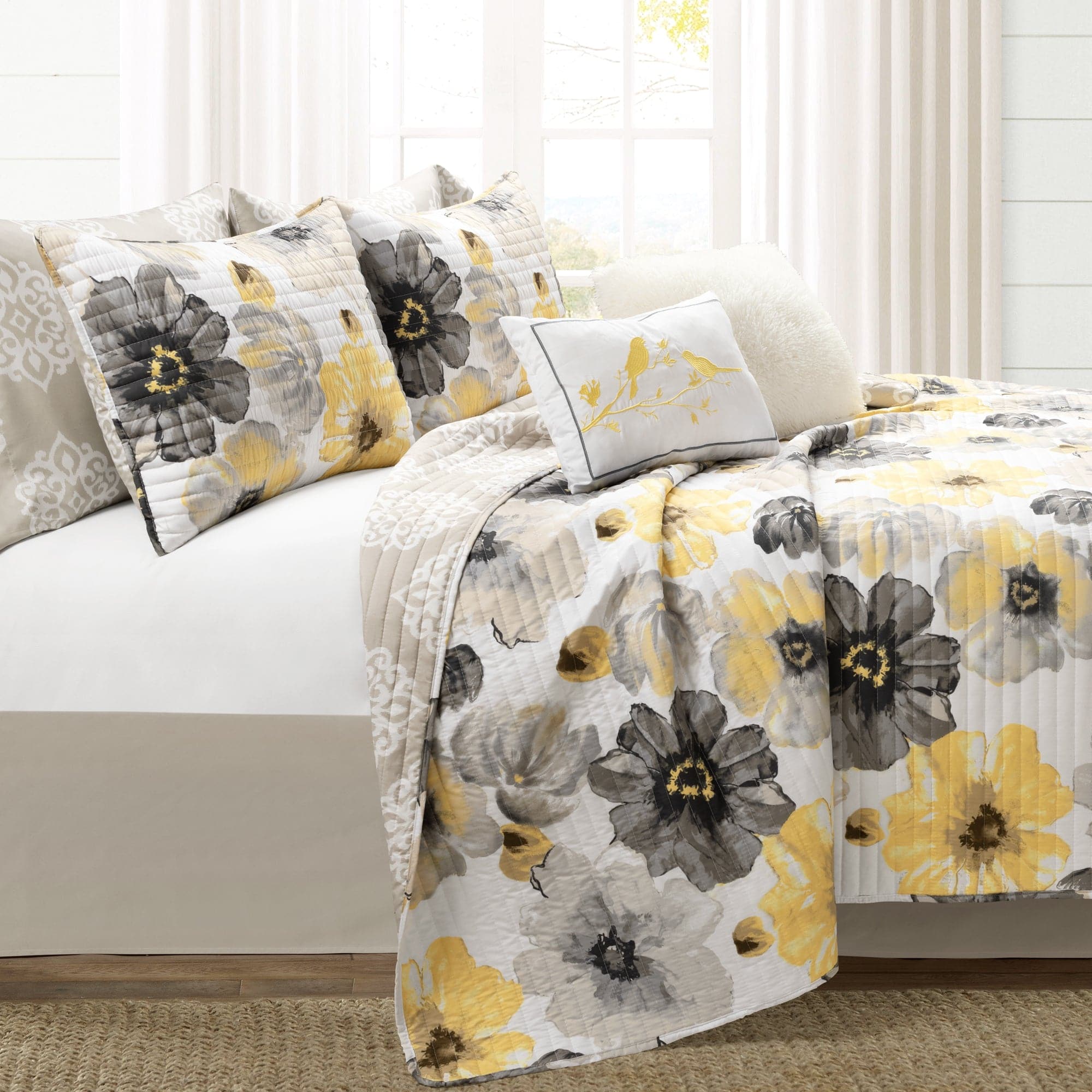 Leah Reversible 8-Piece Quilt Set - King Size Bedding, Ultra Soft Comforter & Sham Set for All Seasons - Perfect for Master Bedroom, Guest Room, and Cozy Home Decor