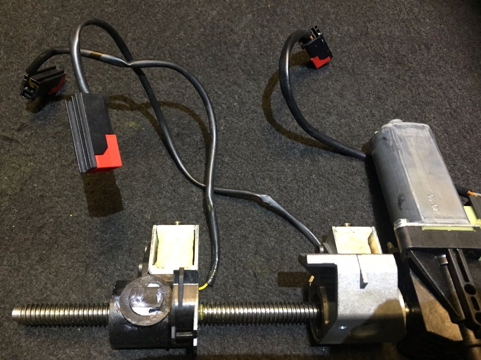 2004-2009 Jaguar XJ8 Steering Column Tilt Motor OEM Replacement - Perfect for Smooth Adjustments While Driving