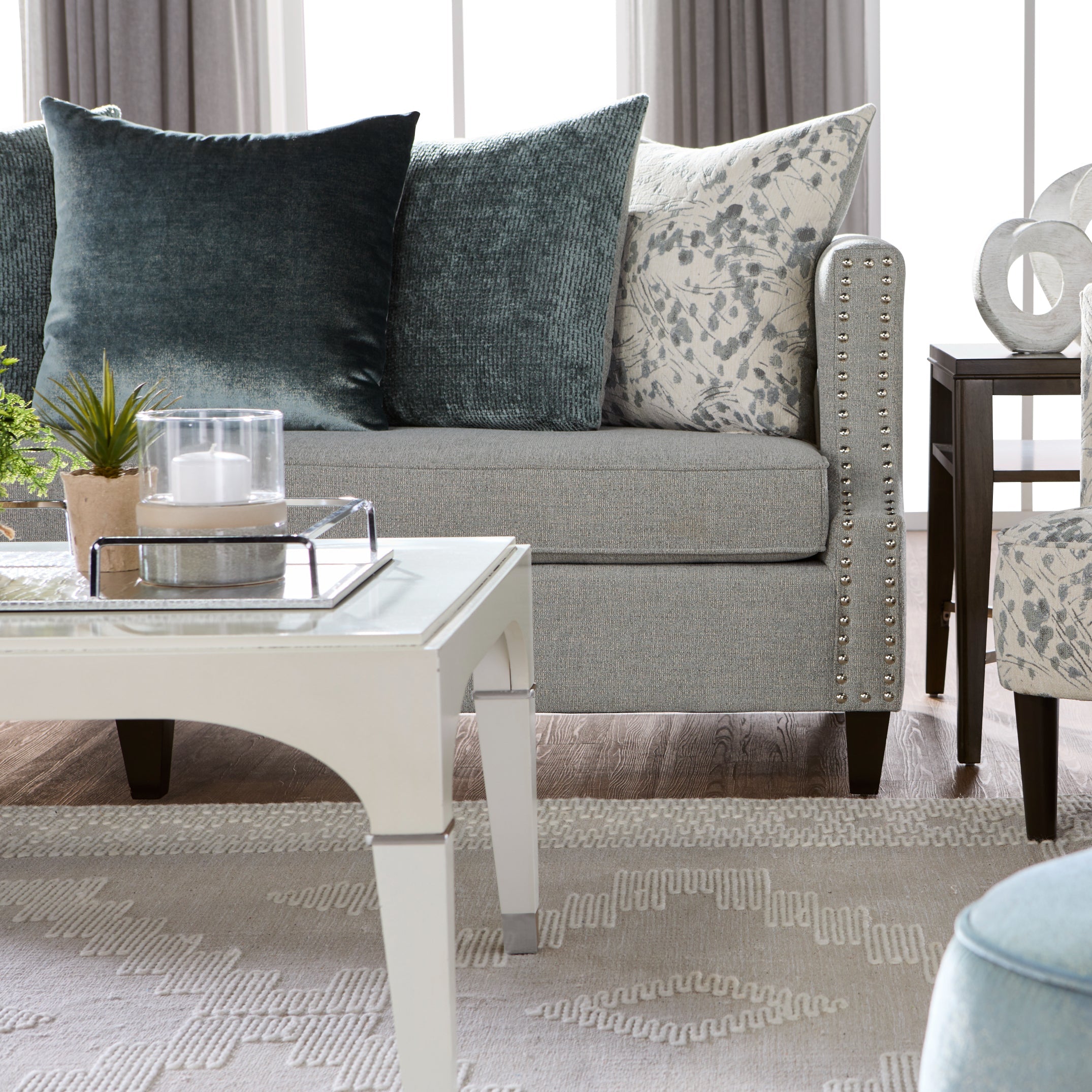 Roundhill Furniture Nari Modern Pillow Back Fabric Sofa - Contemporary Living Room Couch in Moondance Mist, Perfect for Small Spaces & Apartment Decor