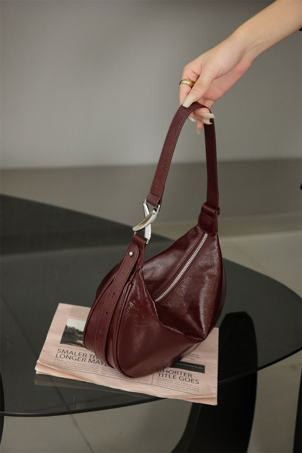Stylish Women's Curved Shoulder Bag - Fashionable Crossbody Purse for Daily Use, Work, and Travel