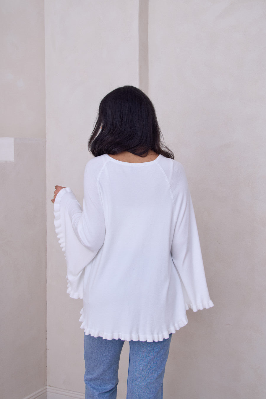 Elegant Ruffled Hem Poncho for Women - Soft & Stylish Wrap Shawl for Fall & Winter - Perfect for Casual Outings, Office Wear & Evening Events