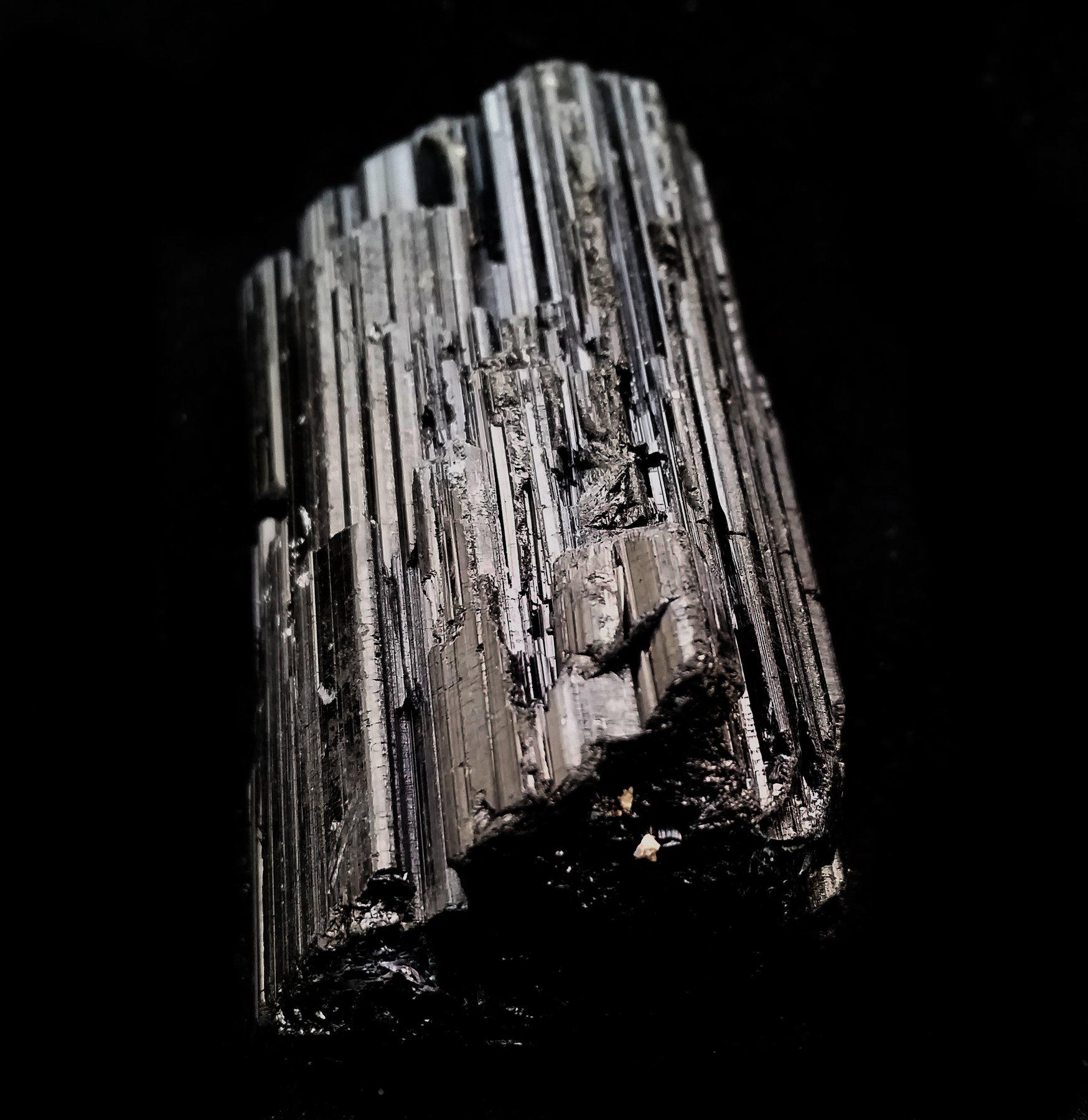 Black Tourmaline Crystal - Natural Healing Stone for Protection, Grounding & Negative Energy Cleansing | Perfect for Meditation, Home Decor & Spiritual Practice