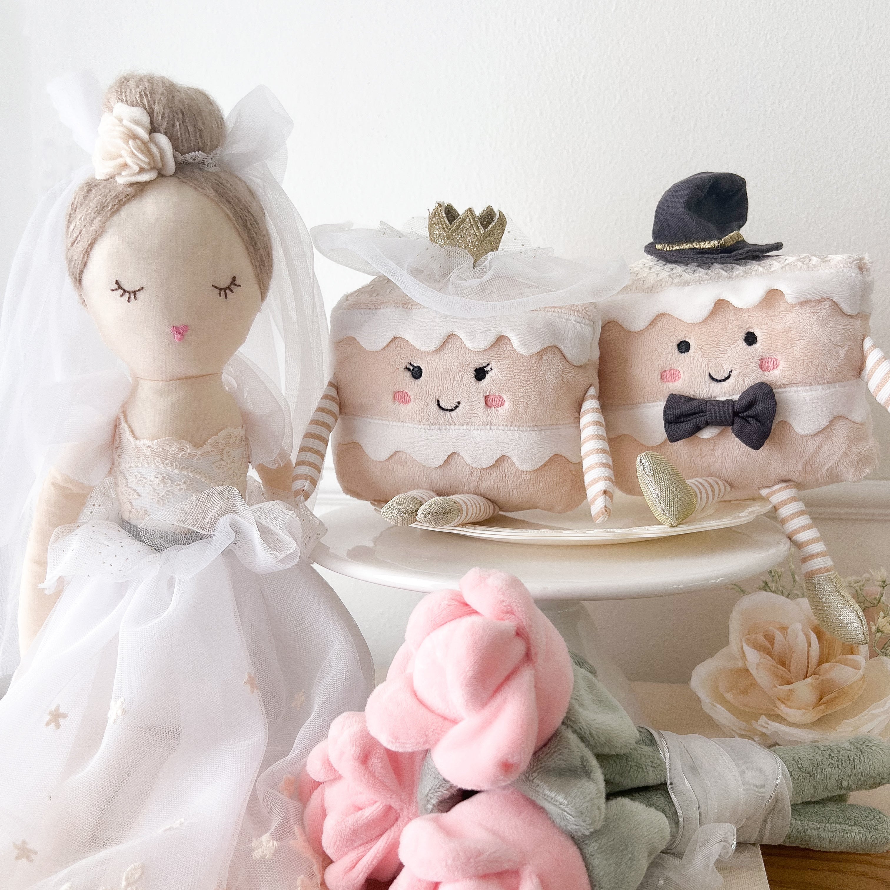 Mr. & Mrs. Cake Slice Set - Elegant Wedding Cake Serving Utensils for Anniversary & Special Occasions - Perfect for Bridal Showers, Wedding Receptions & Romantic Celebrations