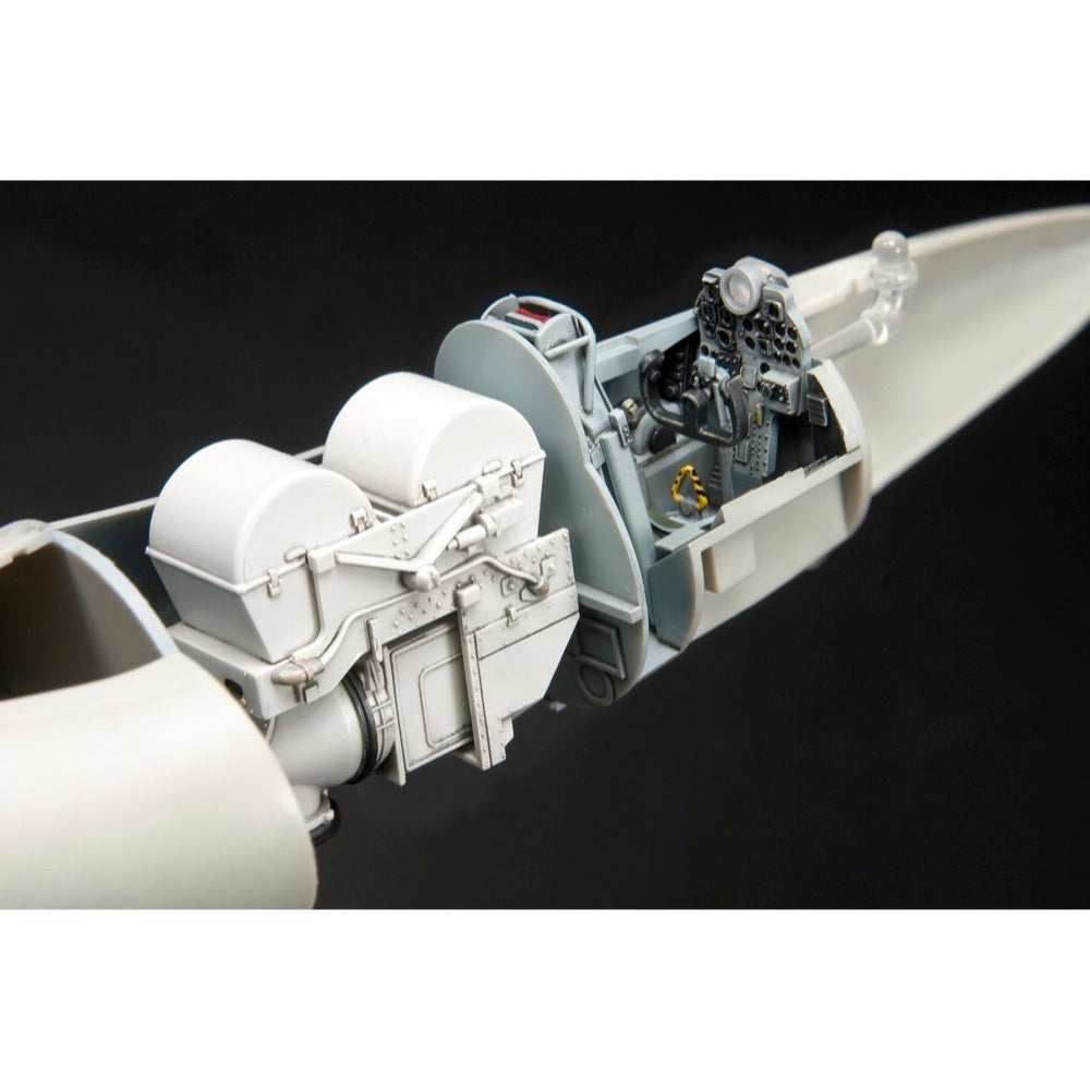 AFV Club AR48115 1/48 Scale Lockheed U-2D Dragon Lady Spy Plane Model Kit - Perfect for Aviation Enthusiasts & Military Aircraft Collectors