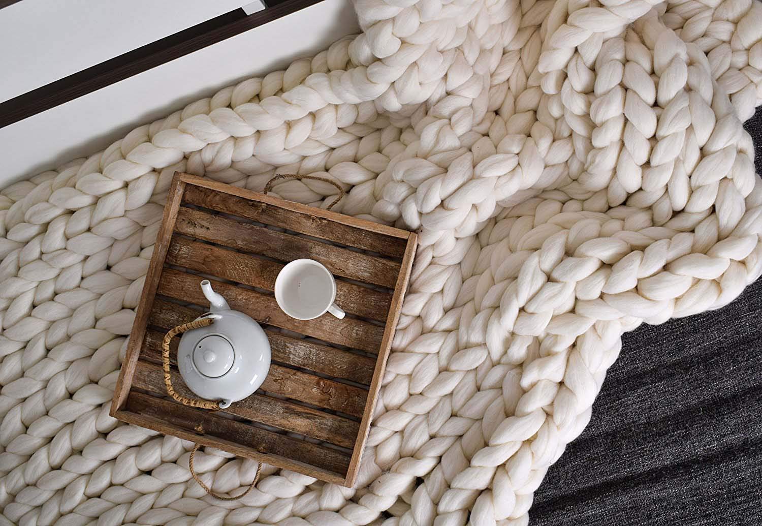 YUKTOPA Chunky Knit Throw Blanket - Handmade Bulky Knitting Yarn Blanket, Super Large 130×170cm - Cozy Beige Blanket for Bedroom, Sofa, Chair, Pet Bed & Yoga Mat - Perfect for Home Decor, Winter Warmth and Relaxation