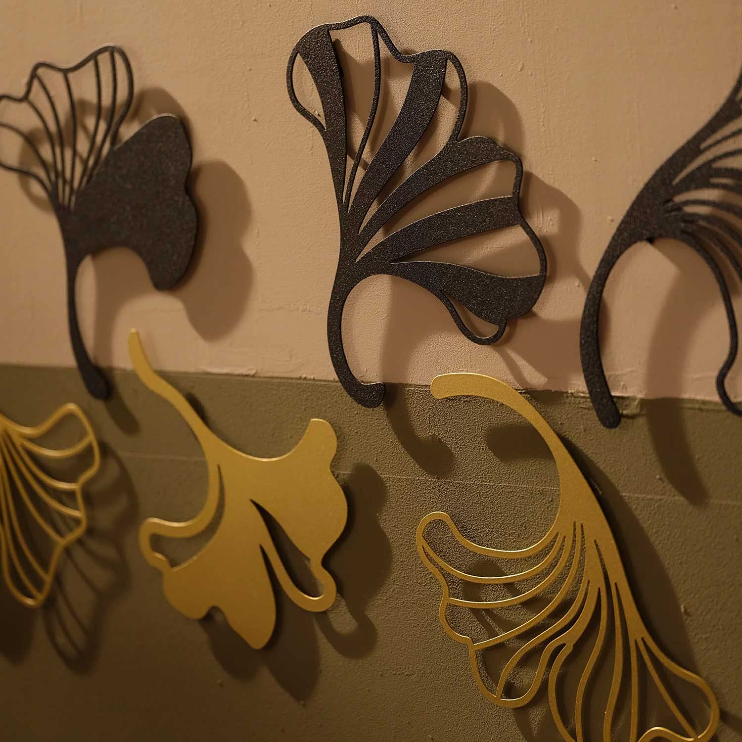 LaModaHome - Ginkgo Gold Metal Wall Art Decor for Living Room, Bedroom, Kitchen & Bathroom | Indoor & Outdoor Wall Hanging | Perfect for Home, Office & Garden Decoration