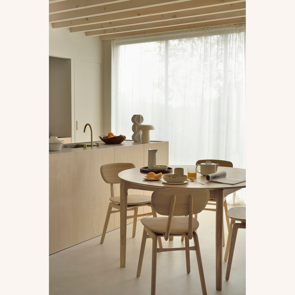 Extendable Round Dining Table - Expandable Wooden Kitchen Table for 4 to 8 People - Perfect for Small Spaces, Family Dinners & Entertaining Guests