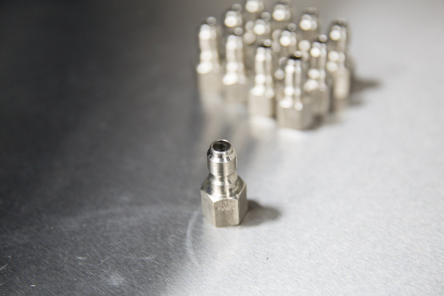 Stainless Steel 1/4 Inch Female Quick Disconnect (QD) Plug - High Pressure Hydraulic Fitting for Air, Water & Oil Applications - Perfect for Industrial, Agricultural & Automotive Use