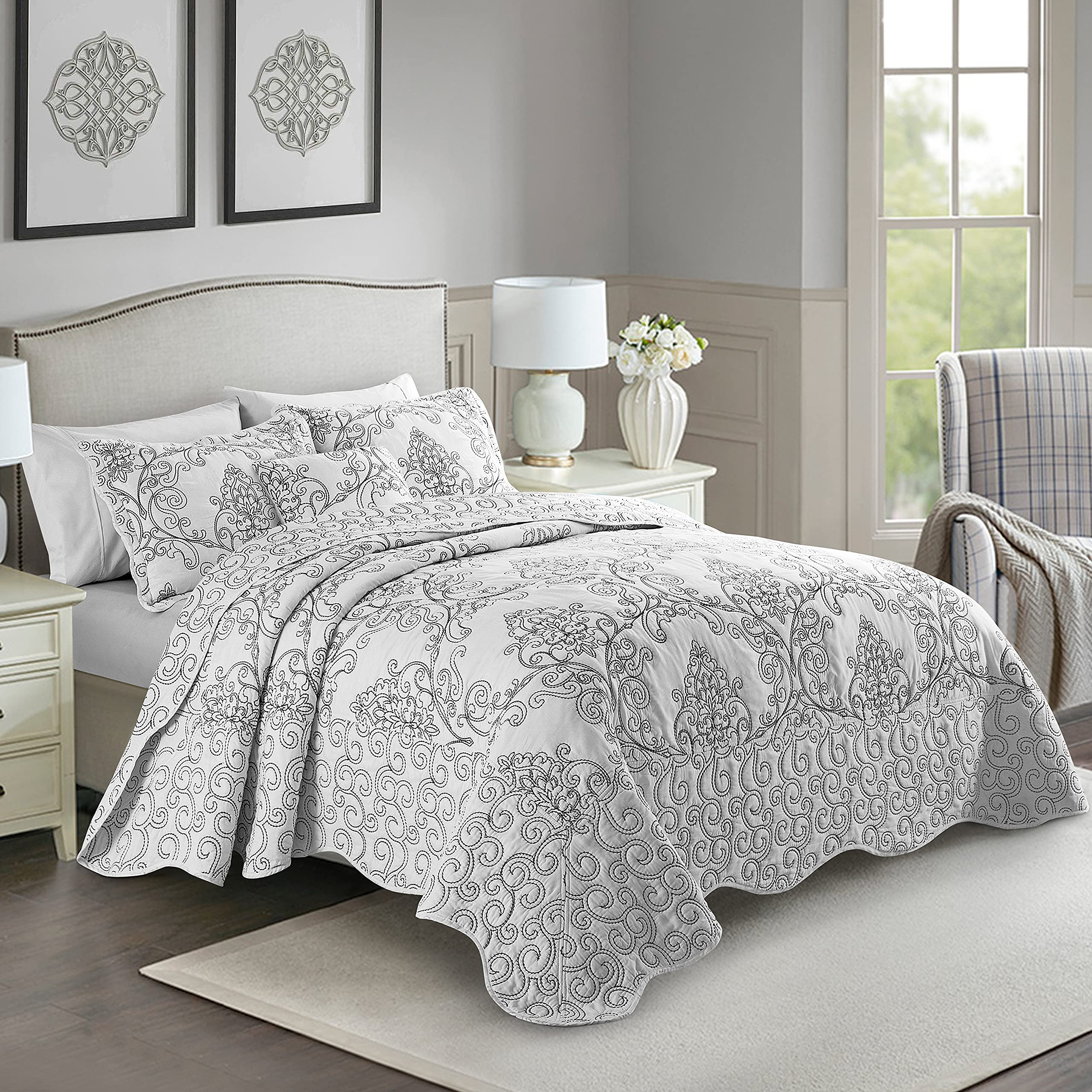 Elegant Antique Damask Embroidery King Size Quilt Bedspread Set - 4 Piece 120x120 Inch Oversized Bedding with Scallop Edges, Ultra Soft Lightweight Coverlet in White - Perfect for Master Bedroom, Guest Room & Luxury Hotel Decor