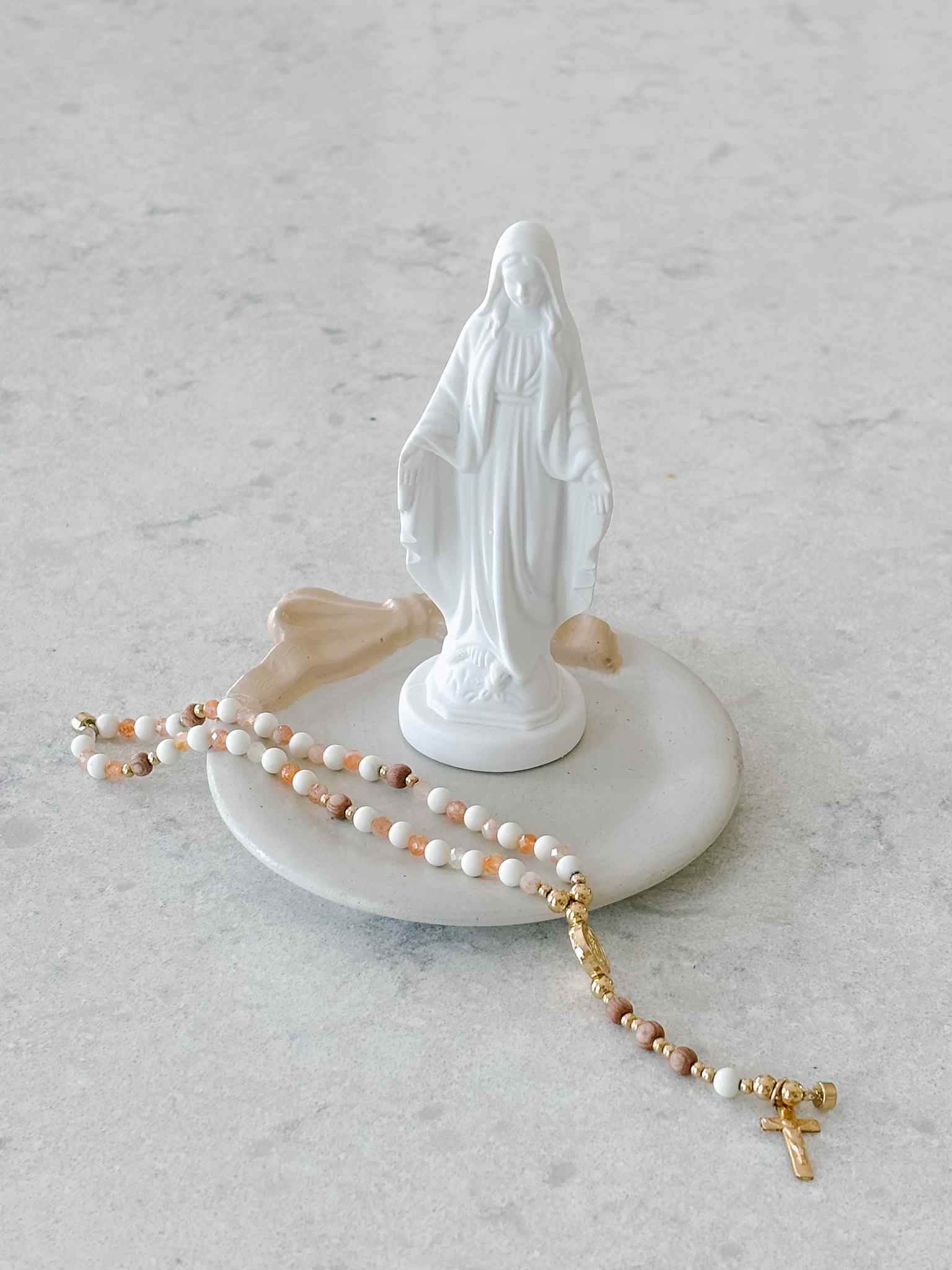 Elegant Bow-Shaped Trinket Dish - Jewelry Holder for Rings, Earrings & Small Accessories - Perfect for Nightstand, Dresser & Bathroom Organization