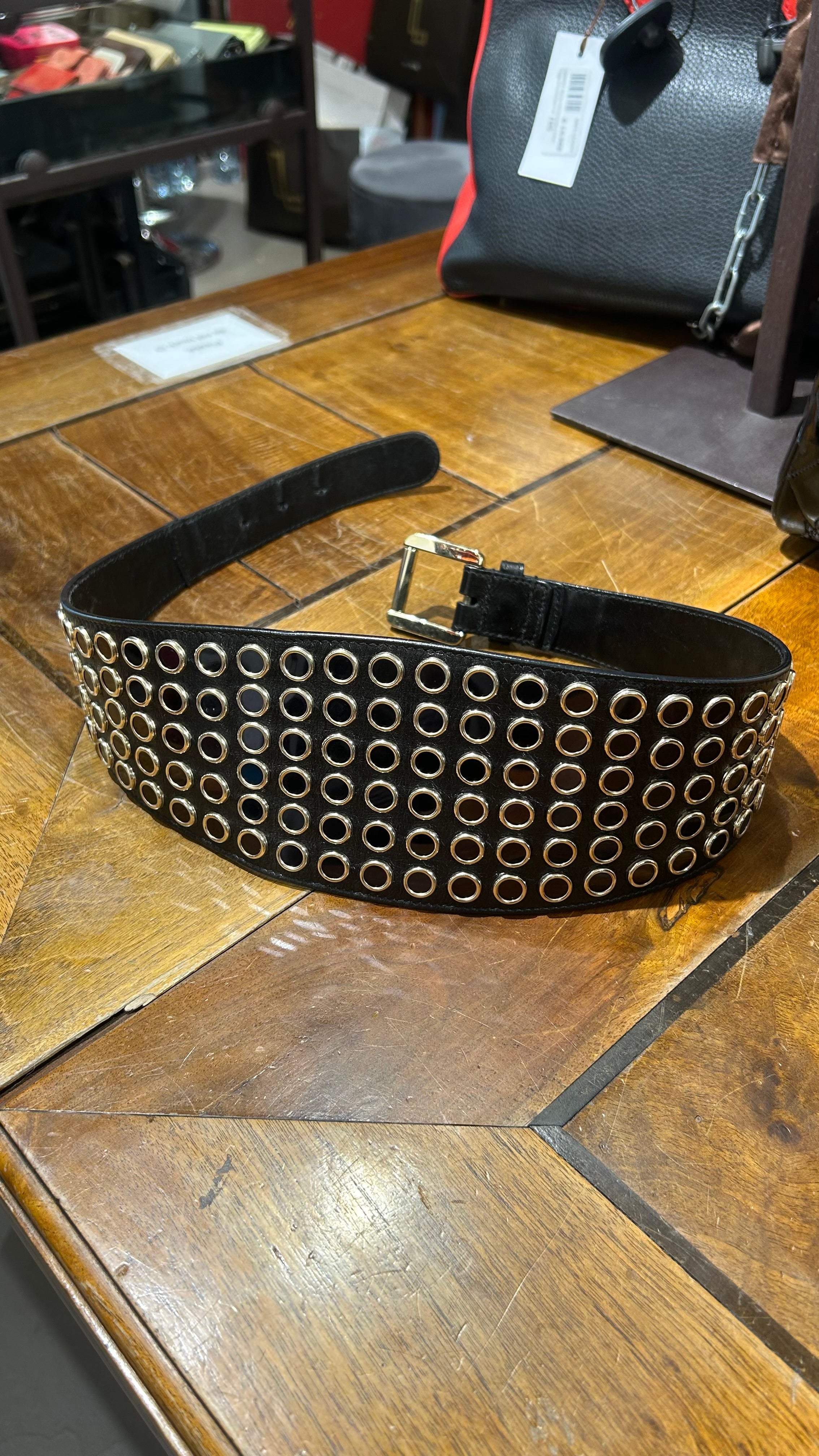 Original Gucci Belt for Men & Women - Luxury Leather Waistband with GG Buckle - Perfect for Casual, Office & Formal Outfits