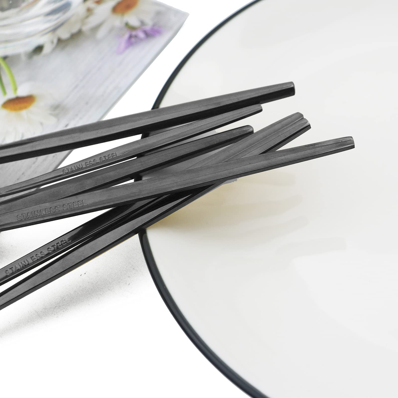 JASHII 32-Piece Stainless Steel Flatware Set - Silverware Cutlery Set for 4 with Cake Fork & Long Handle Spoon - Elegant Tableware for Dining, Dishwasher Safe (Shiny Black) - Perfect for Dinner Parties, Weddings & Everyday Use
