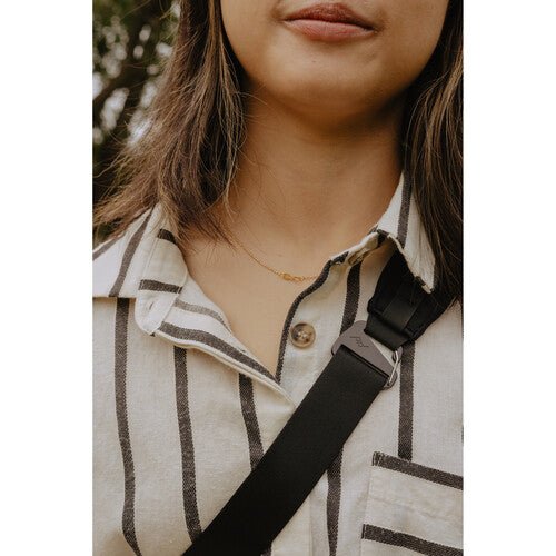 Peak Design Everyday Sling 3L v2 Camera Bag - Waterproof & Lightweight Crossbody Messenger Bag for DSLR, Mirrorless Cameras - Perfect for Travel, Hiking & Urban Photography (Coyote Brown)
