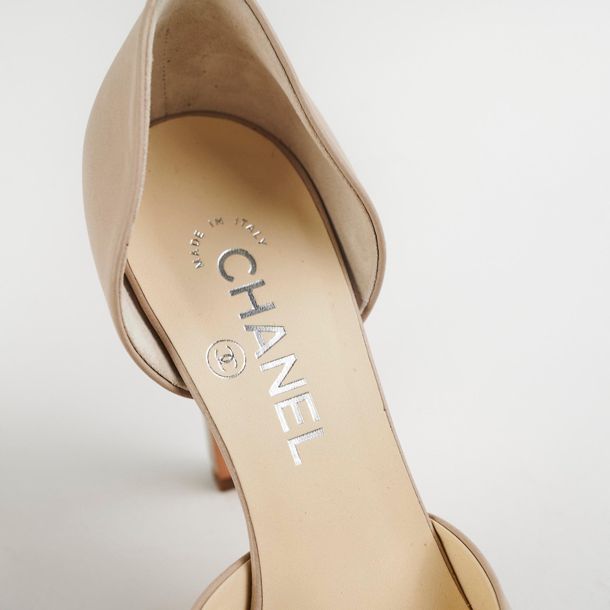 Chanel Cream Leather Heels Women's Size 38.5 - Elegant Luxury Pumps for Weddings, Parties & Formal Events