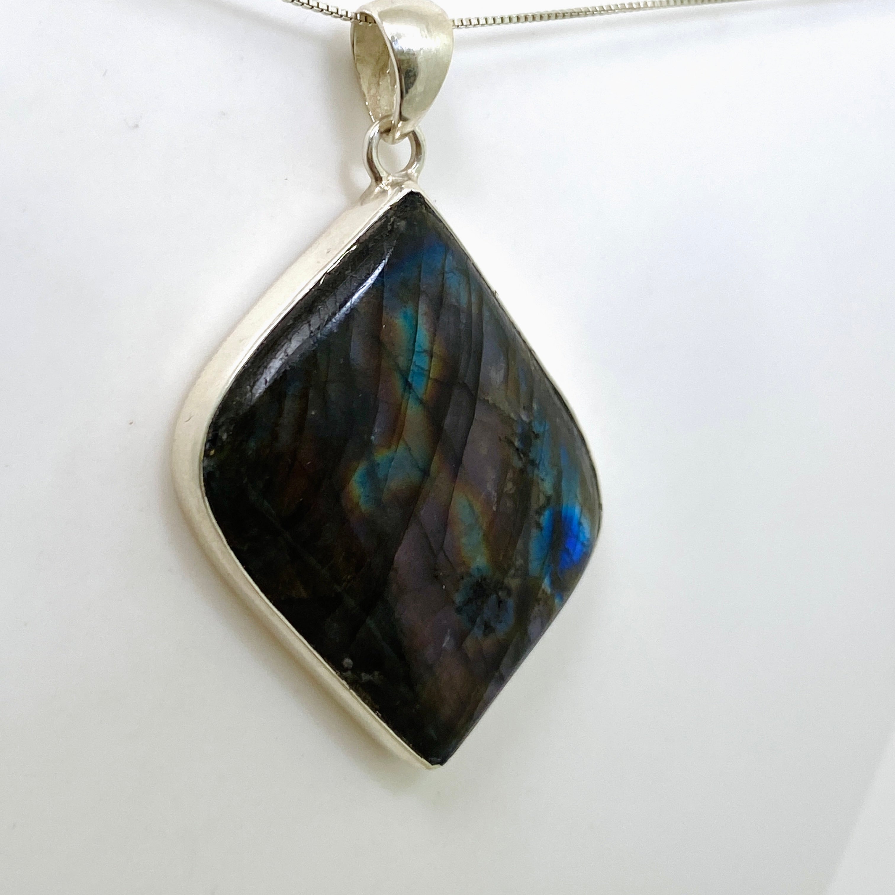 Natural Labradorite Freeform Cabochon Pendant Necklace KPGJ4871 - Healing Crystal Jewelry for Meditation & Energy Work