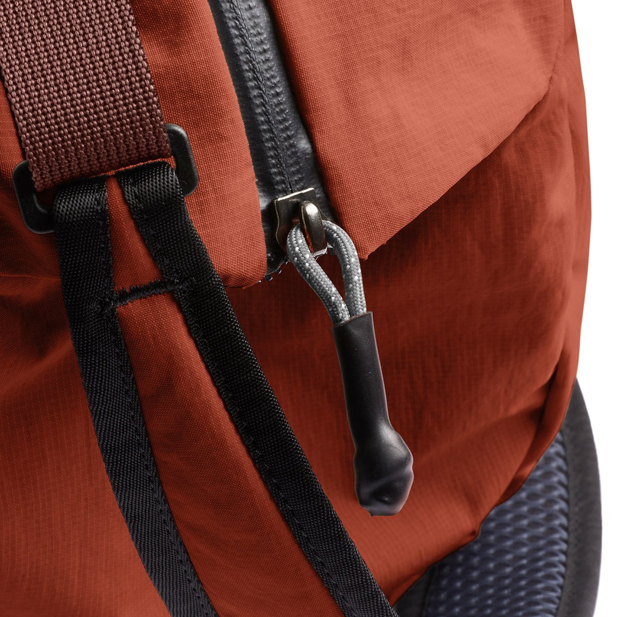 Bellroy Lite Duffel Bag - Lightweight Water-Resistant Travel Duffel for Gym, Weekend Trips & Outdoor Adventures | Carry-On Friendly & Durable Design