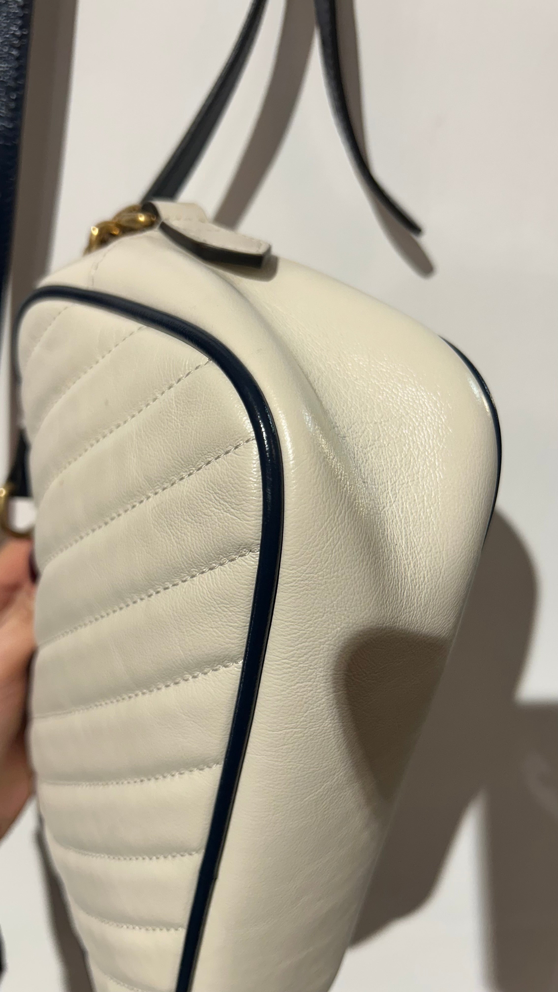 Gucci White Crossbody Bag for Women - Stylish Leather Shoulder Purse for Everyday Use, Travel & Shopping