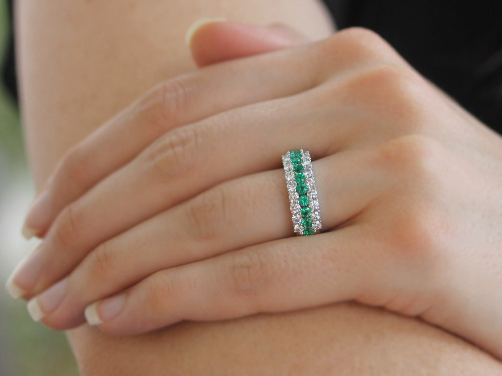 Sparkling Emerald & Diamond Ring for Women - Elegant 14K Gold Wedding Band, Anniversary Gift, Engagement Jewelry - Perfect for Special Occasions & Everyday Luxury