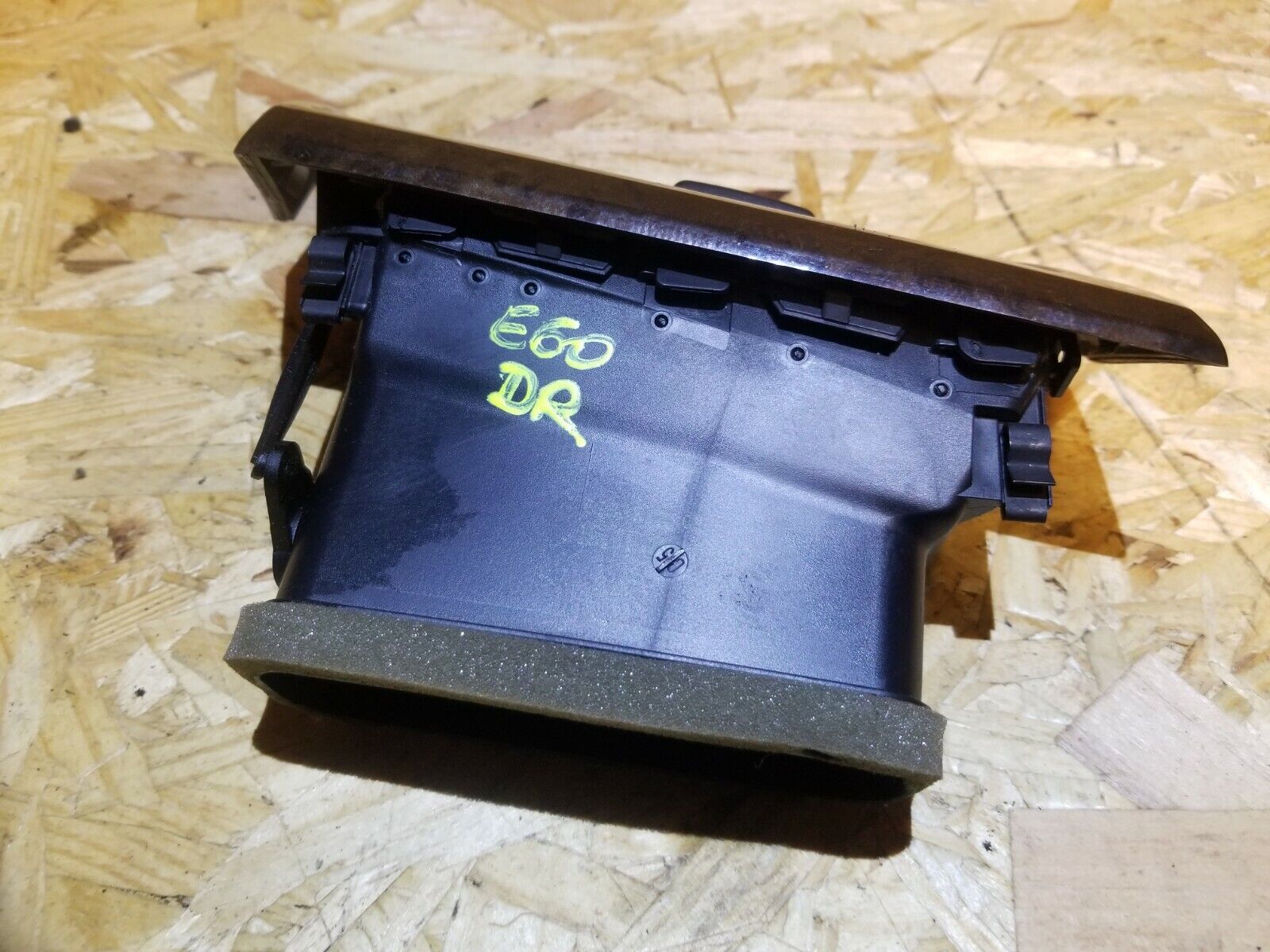 2004-2007 BMW 530xi E60 Left Driver Side Front Dashboard Air Vent OEM 6910731 - Perfect for AC System Repair & Interior Restoration