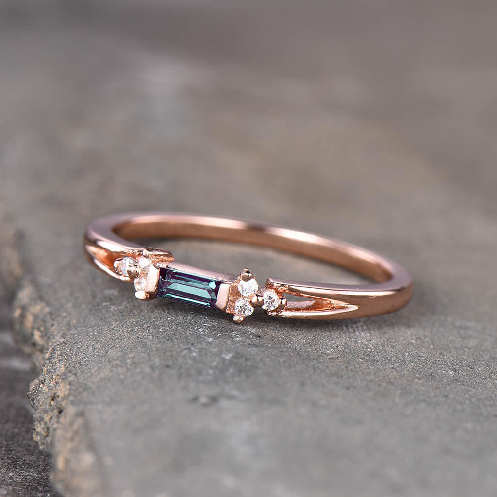 14K/18K Baguette Cut Alexandrite Vintage Engagement Ring for Women – Perfect for Proposals, Anniversaries & Special Occasions