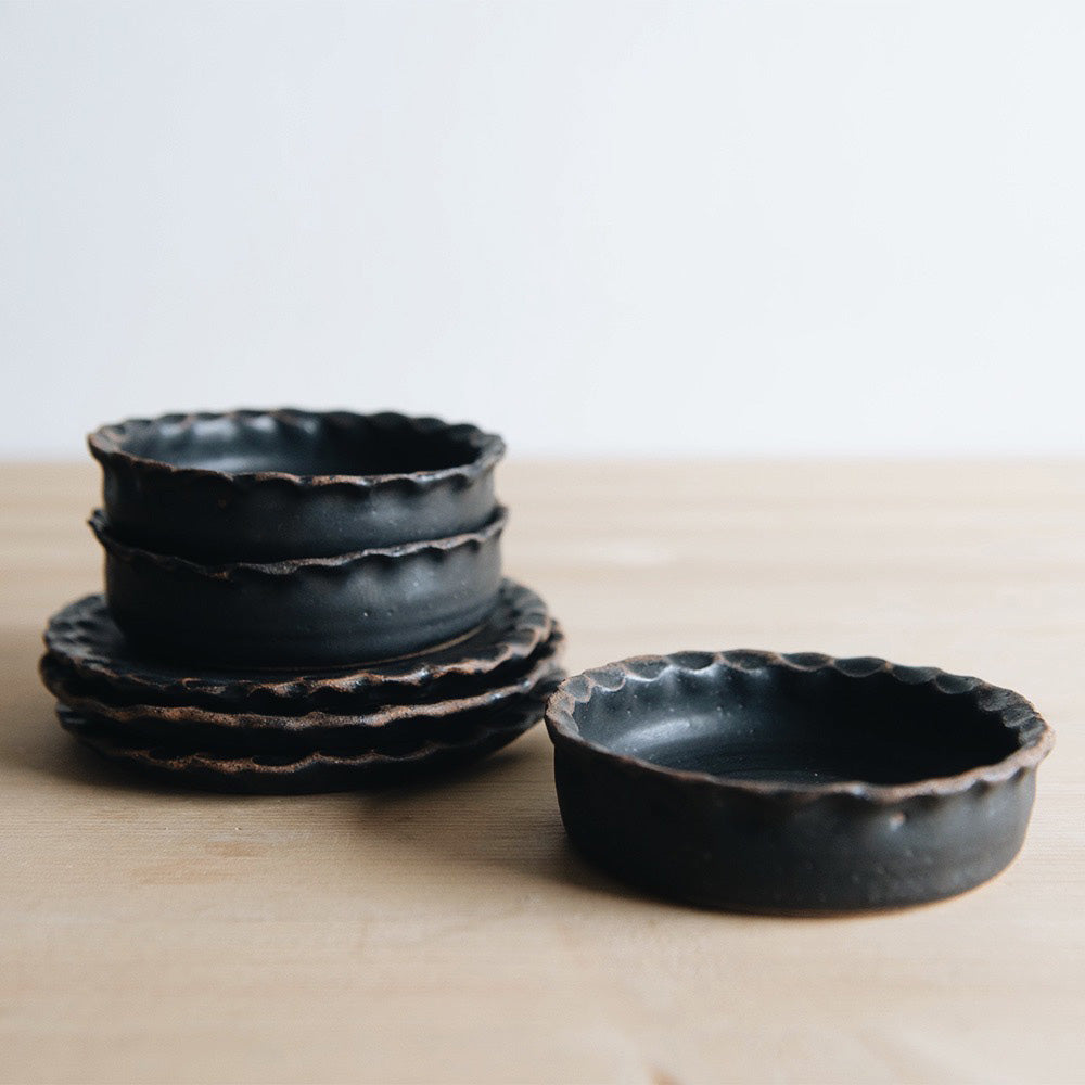 Elegant Dark Ceramic Scalloped Serving Dish - Perfect for Appetizers, Desserts & Home Decor | Microwave & Dishwasher Safe