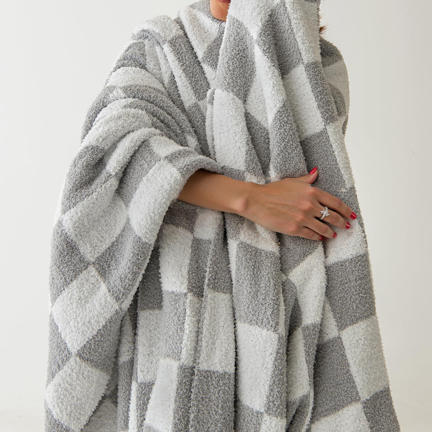 EMEMA Checkered Plush Throw Blanket - Ultra Soft Microfiber Cozy Blanket for Couch, Sofa & Bed - Warm Fluffy Handmade Blanket for Indoor/Outdoor Use - Perfect for Camping, Picnic & Home Decor - Breathable Grey Blanket (60x80 inches)