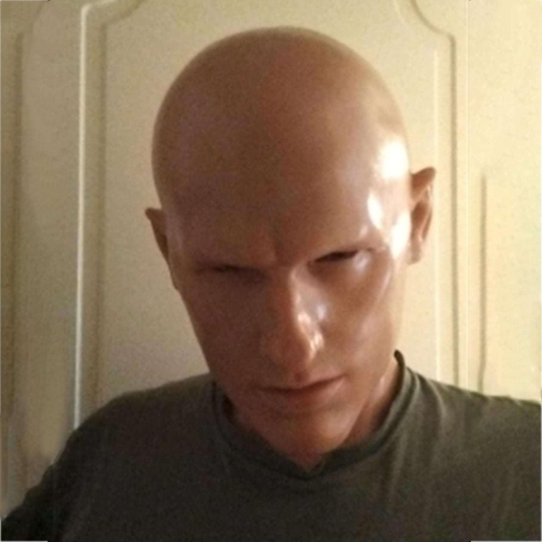YIQI Realistic Silicone Middle-Aged Man Mask - Handmade Cosplay Halloween Costume Accessory for Parties, Horror Events & Theatrical Performances