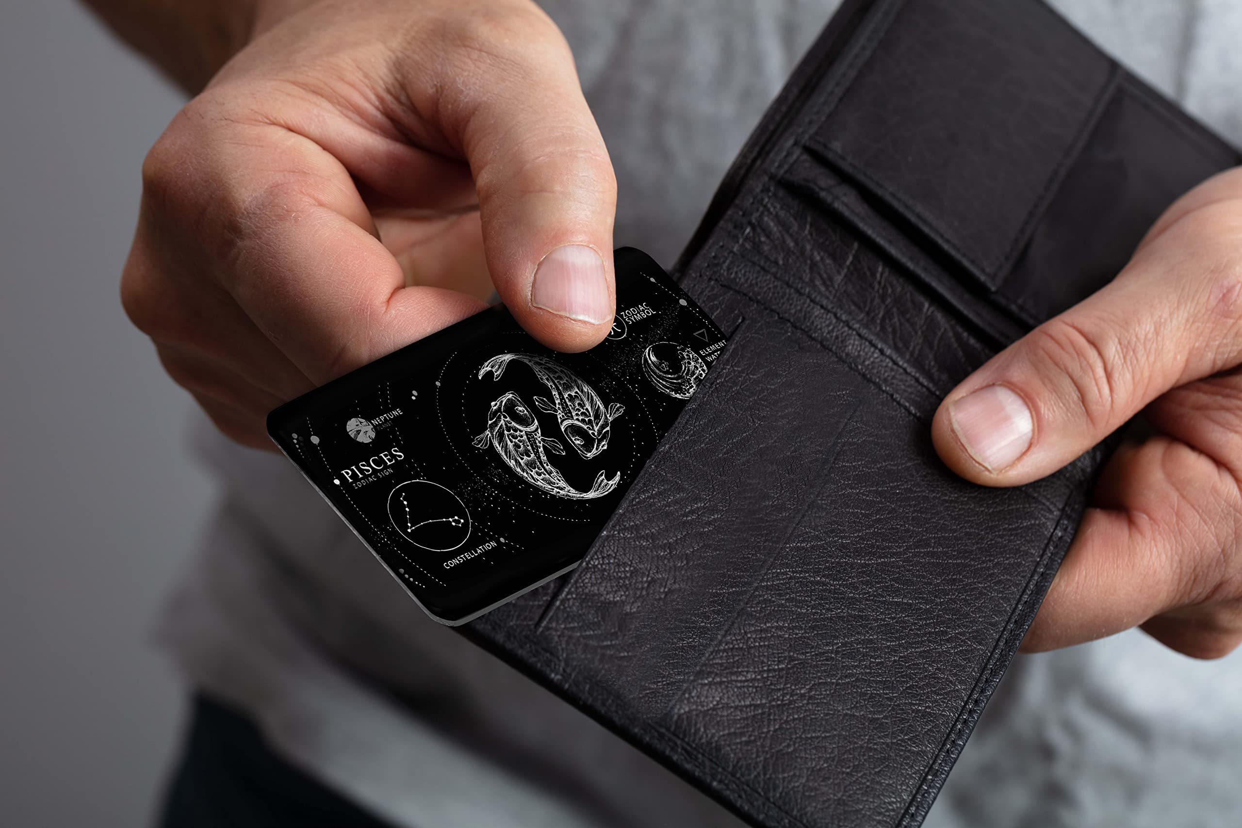 Pisces Zodiac Sign Card - Black Wallet & Gift Card with Astrology Symbols - Neptune Planet Water Element - Perfect for Birthday Gifts, Horoscope Lovers & Astrology Enthusiasts