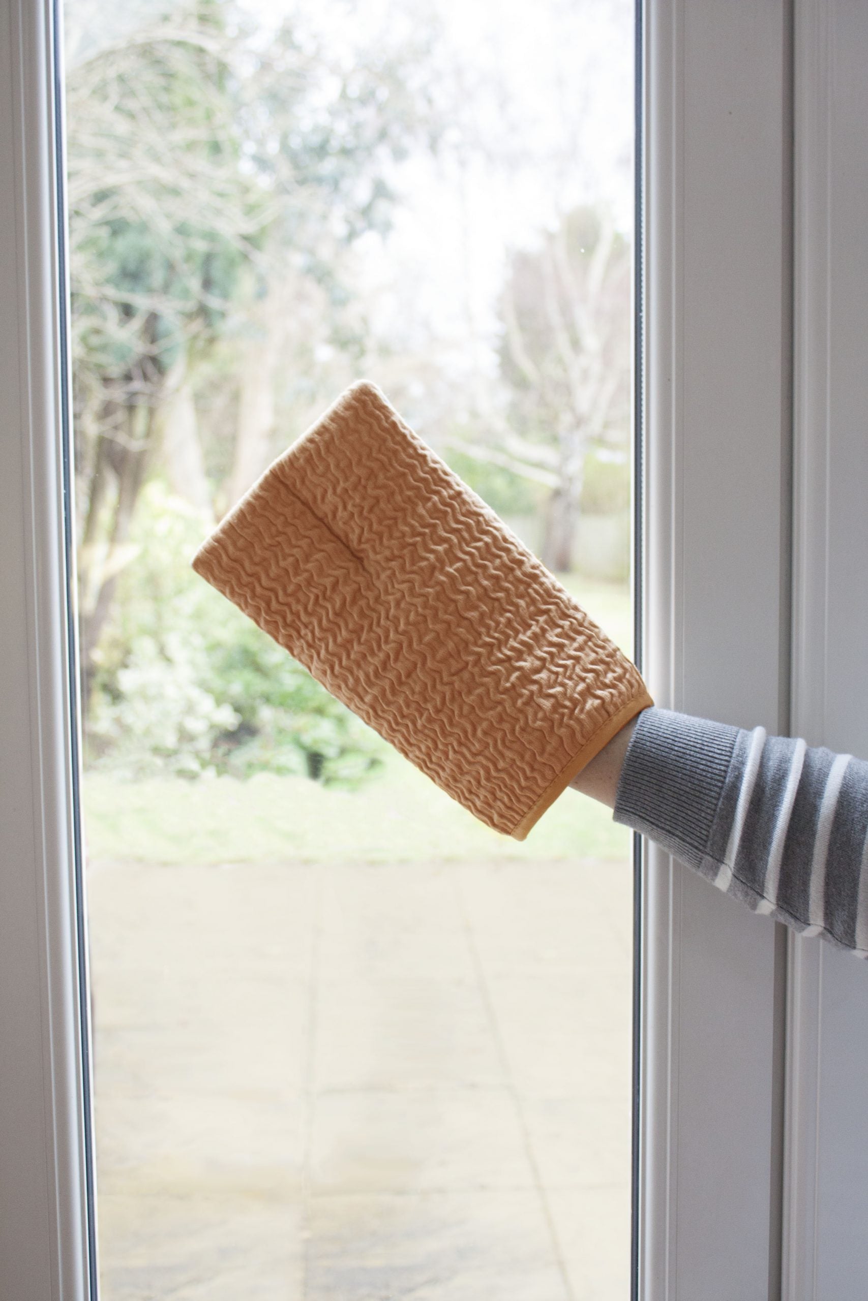 E CLOTH Window Cleaning Mitt - Microfiber Glass Cleaning Glove for Streak-Free Shine - Perfect for Home, Office, and Car Windows