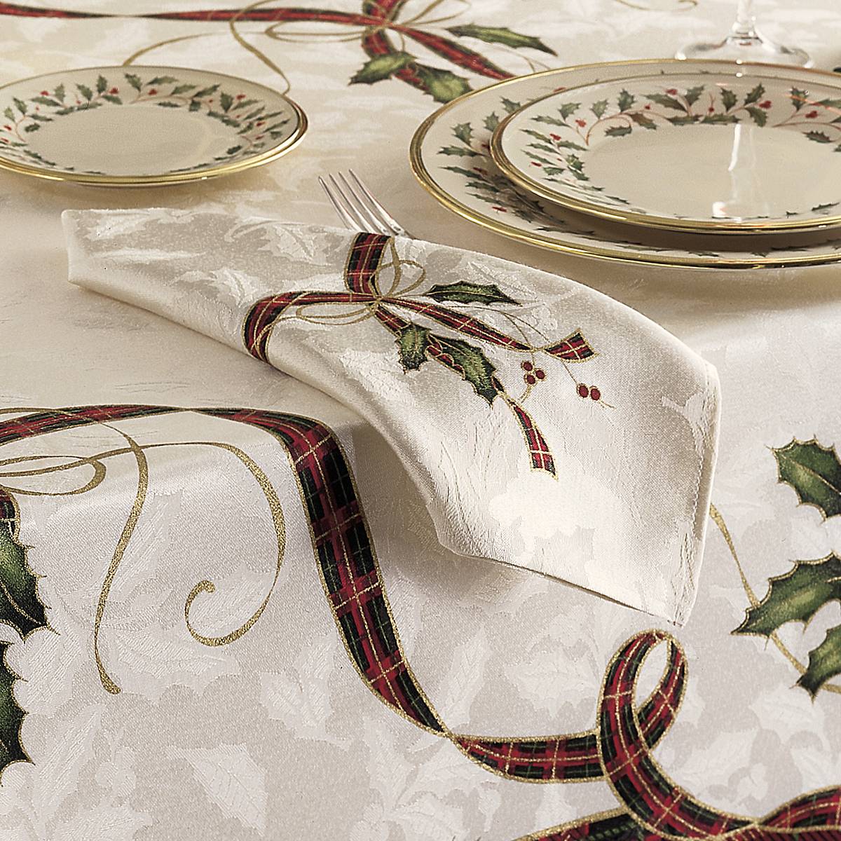 Holiday Nouveau 4-Piece Cotton Cloth Napkin Set for Christmas Dinner, Thanksgiving Table Decor, and Party Entertaining