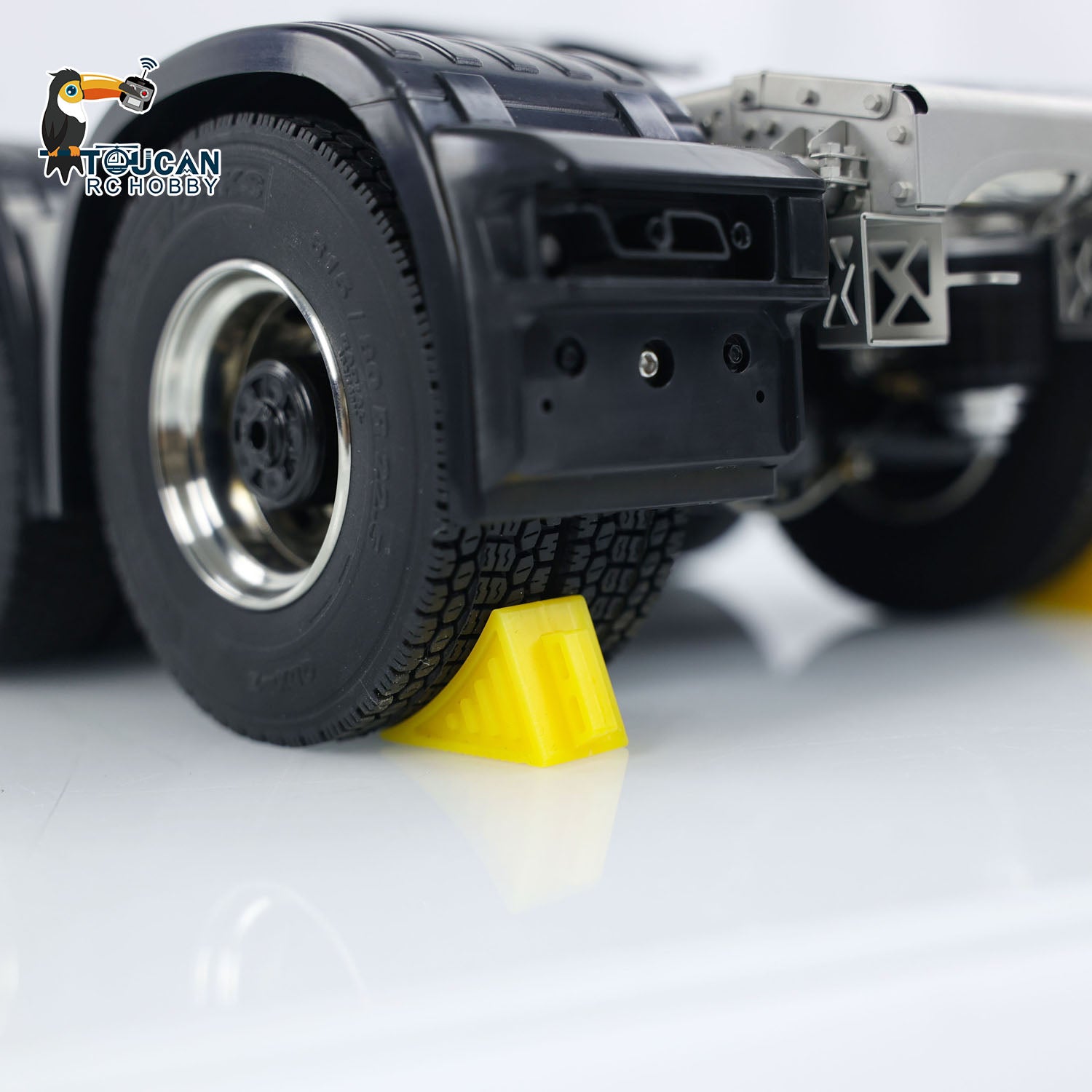 1/14 Scale 770S RC Tractor Truck Metal 6x6 Chassis Kit with 3-Speed Transmission, Light & Sound System, Liftable Rear Axle - Unpainted DIY Assembly for Off-Road Racing & Heavy Duty Simulation