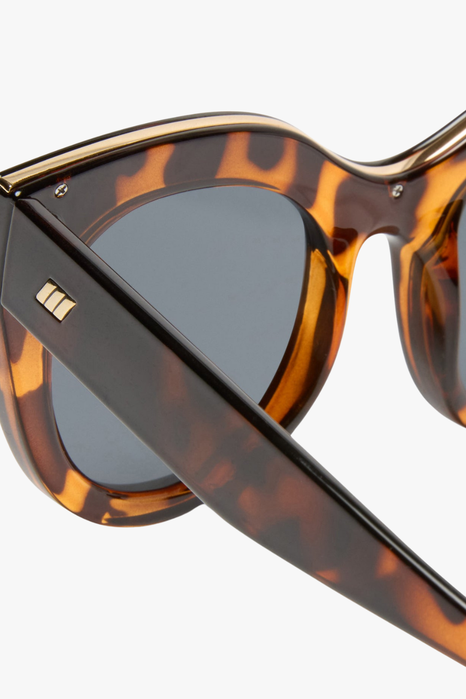 Stylish Air Heart Cat Eye Tortoise Shell Sunglasses with Smoke Lens - Perfect for Outdoor Activities, Beach, and Fashion Accessories