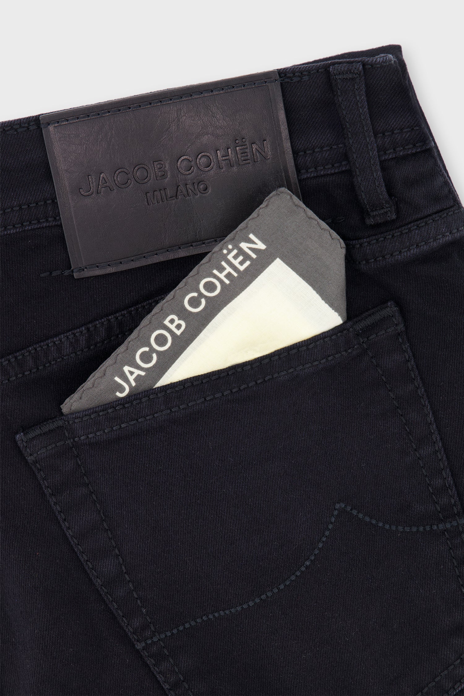 Jacob Cohen Black Slim Fit Bard Jeans for Men - Stylish Skinny Denim Pants for Casual Wear & Night Out