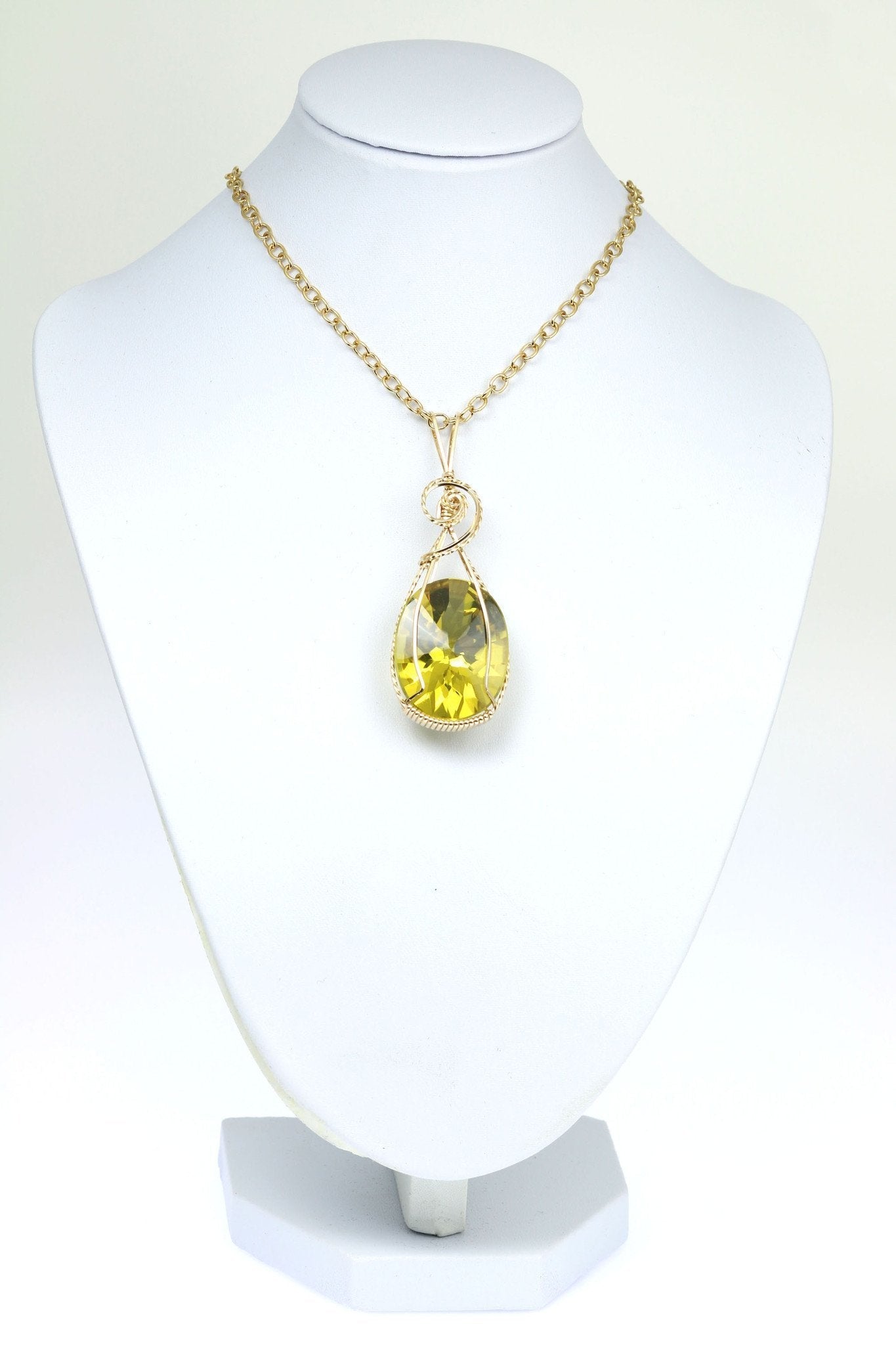 49.5 CT Oval Green Gold Quartz Pendant in 14K Gold Filled - Elegant Jewelry for Women, Perfect for Parties, Weddings & Everyday Wear