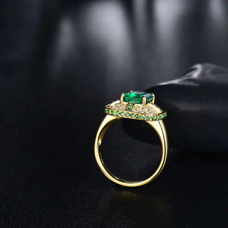18KT Gold Ring with Green Emerald and Diamonds for Women – Elegant Wedding & Engagement Jewelry – Perfect for Bridal, Anniversary, and Special Occasion Gifts