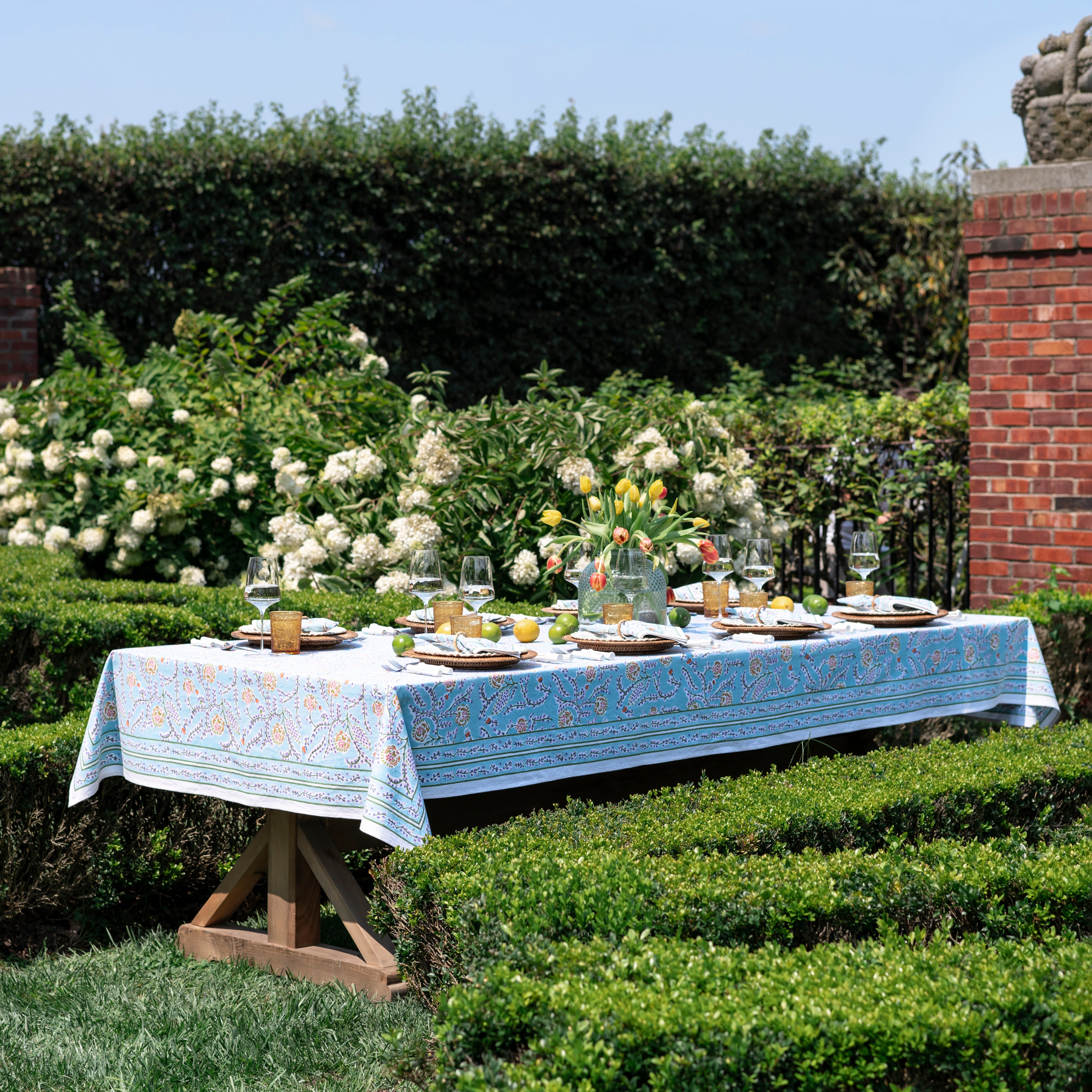 Premium Sky Blue Tablecloth for Dining & Outdoor Events - Waterproof & Wrinkle-Resistant Cloth for Picnics, Parties, and Home Decor