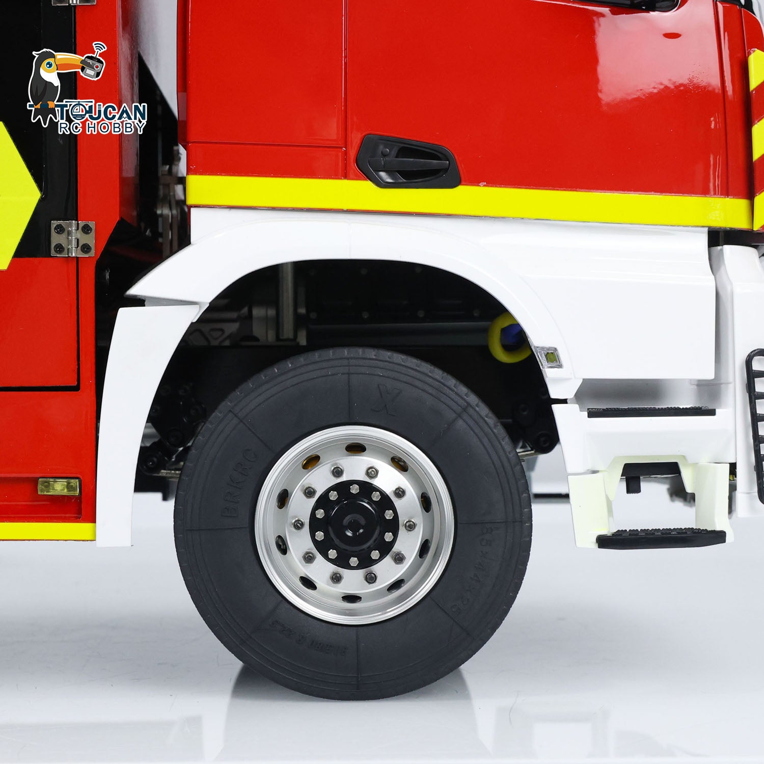 1/14 Scale 6x4 RC Fire Truck with Metal Chassis - Remote Controlled Firefighting Vehicle Model with Realistic Sound & Light System | Collectible Hobby Toy for Kids & Adults, Perfect for Emergency Simulation Play and Display