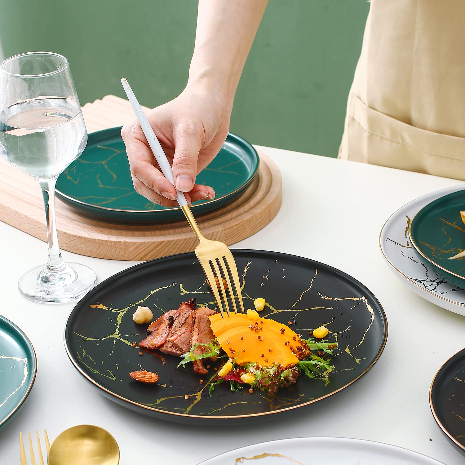 10 Inch Ceramic Dinner Plates Set for 4 - Gold and White Elegant Dinnerware | Microwave, Oven & Dishwasher Safe | Perfect for Holiday Dinners, Restaurant-Style Dining & Everyday Use