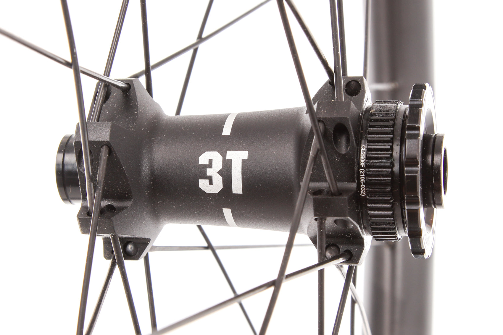 3T Discus Plus i28 LTD Carbon Tubeless 650B Wheelset - Lightweight Carbon Wheels for Road & Gravel Biking - Perfect for Racing, Commuting & Adventure Cycling