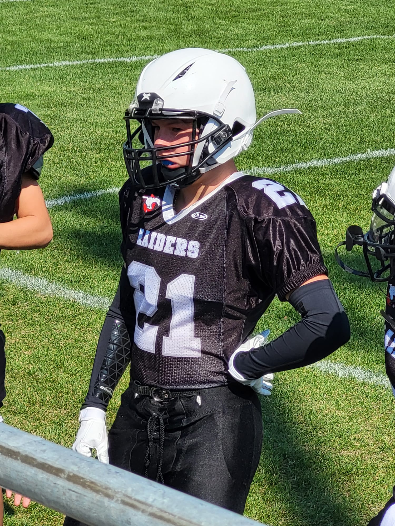 Breathable Football Arm Sleeves with Grip Technology - SH002 | Moisture-Wicking Compression Sleeves for Quarterbacks, Receivers & Training | Perfect for Football, Training & Outdoor Sports