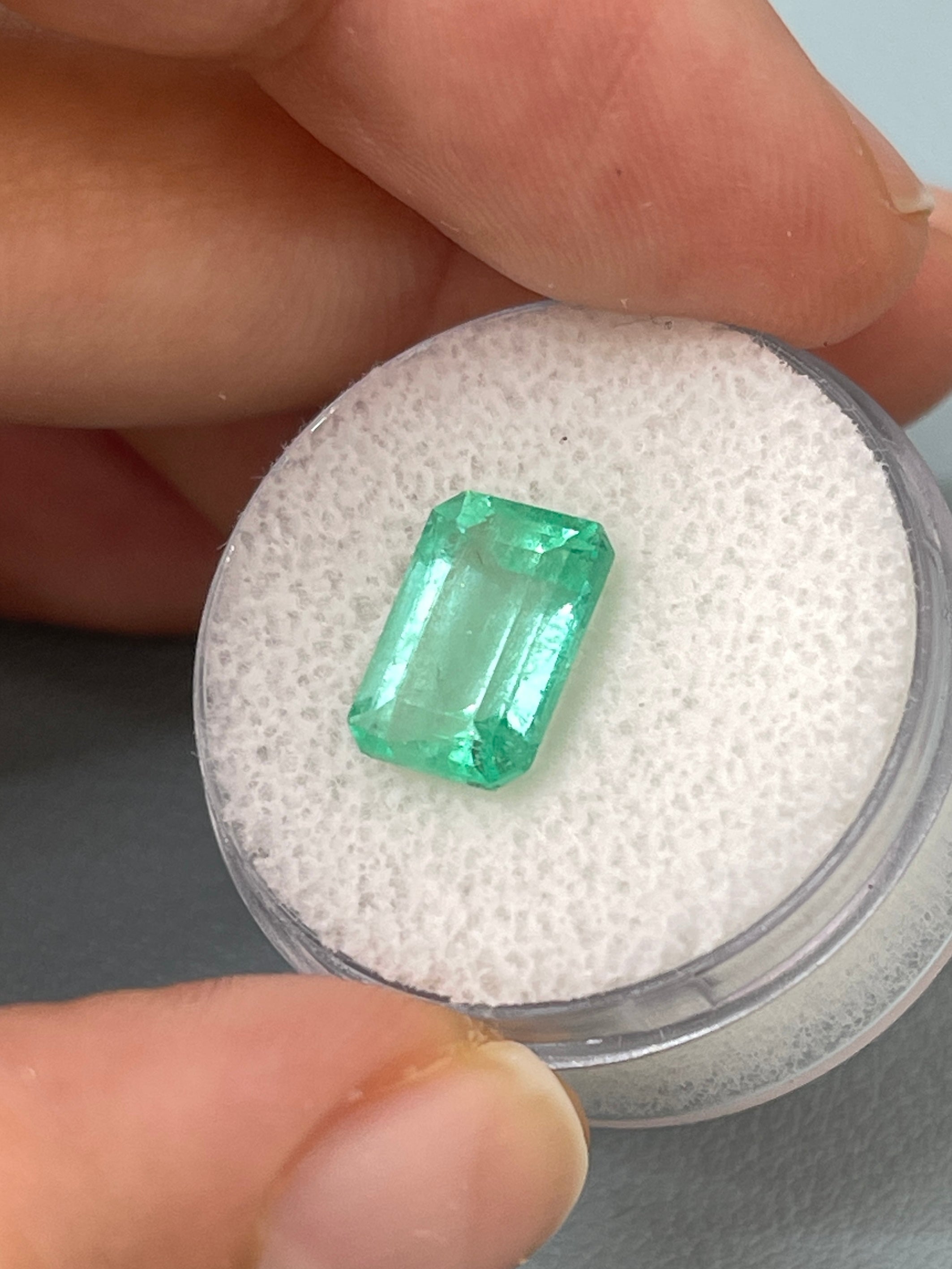 3.54 Carat 11x8mm Seafoam Green Natural Loose Colombian Emerald Gemstone - Emerald Cut for Jewelry Making, Engagement Rings & Luxury Gifts