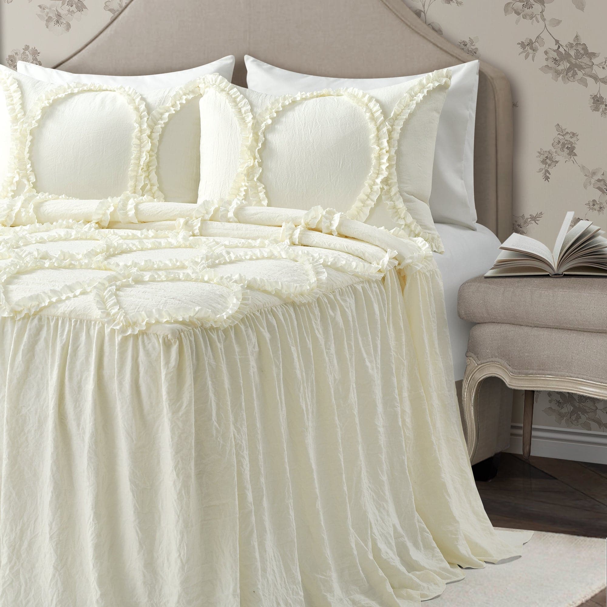 Riviera 3-Piece Bedspread Set - Queen Size Luxury Quilted Coverlet with Matching Pillow Shams - Perfect for Master Bedroom, Guest Room & Hotel Decor